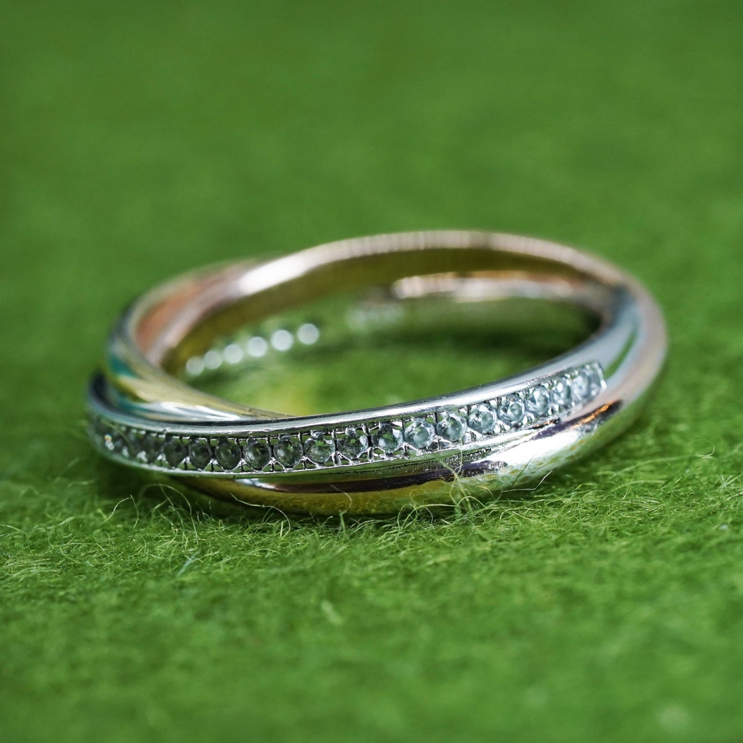 Size 6, vintage two tone Sterling 925 silver entwined band ring with cz inlay