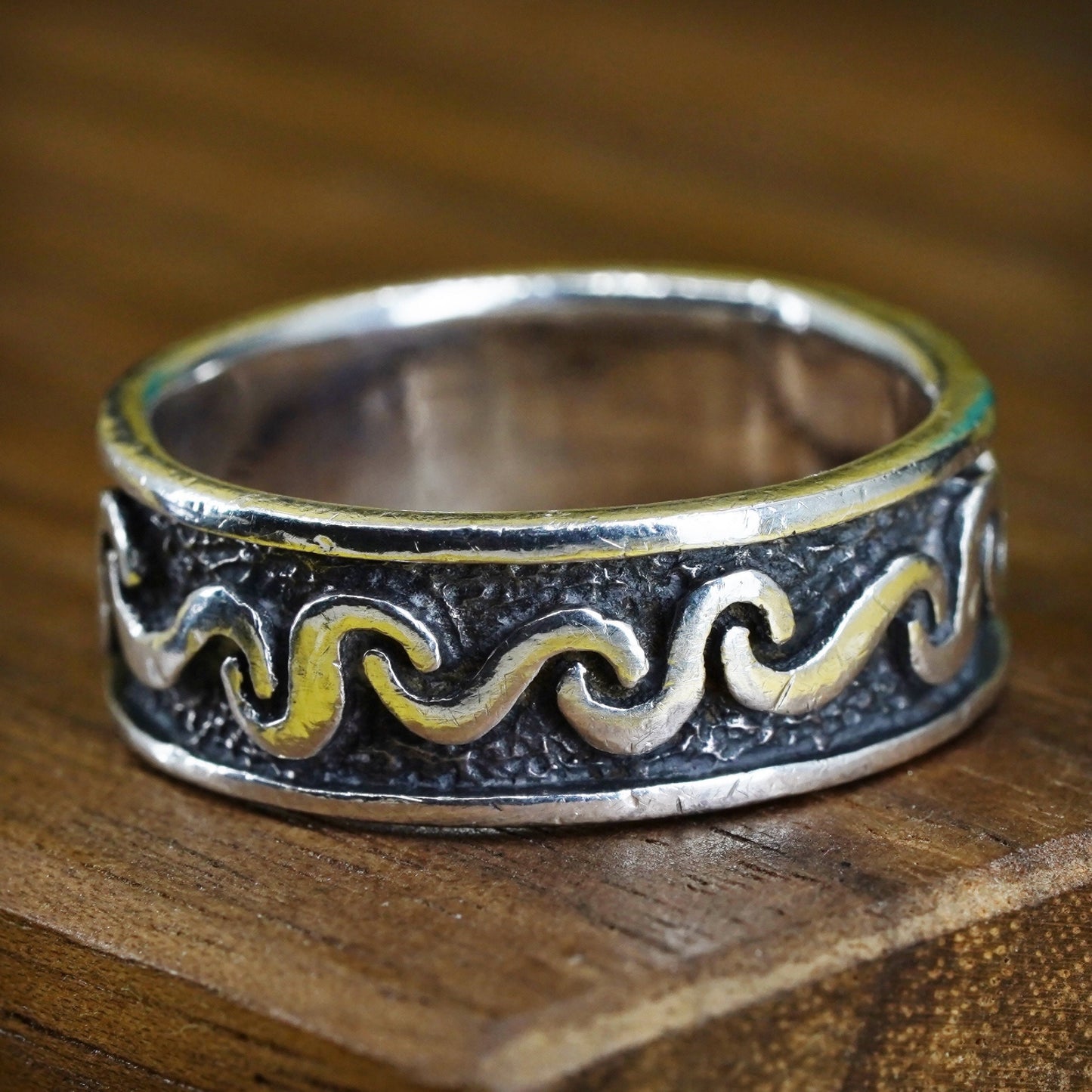 Size 8, vtg southwestern Hopi Sterling silver prayer ring, 925 wavy wavy band