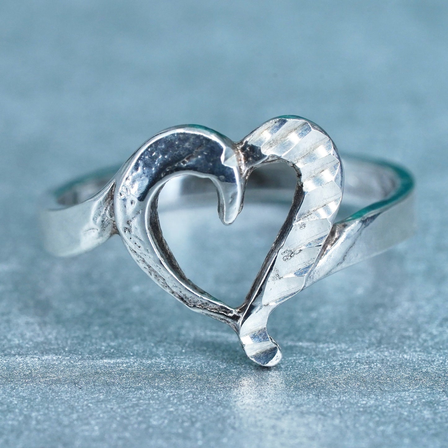Size 7, VTG southwestern Sterling 925 silver wedding ring, heart stackable band
