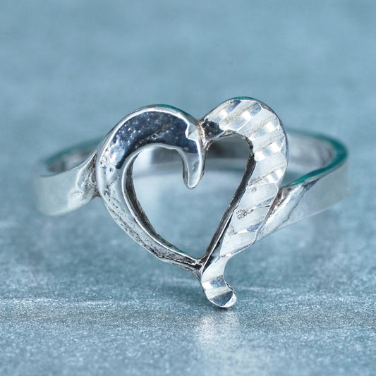Size 7, VTG southwestern Sterling 925 silver wedding ring, heart stackable band
