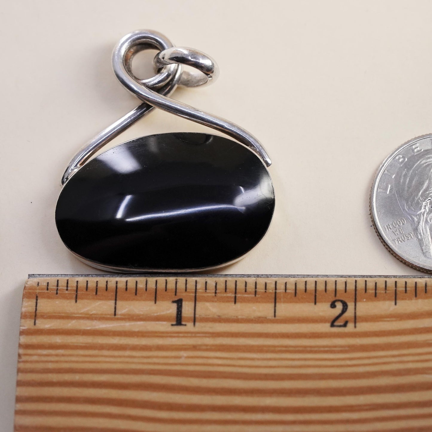 Vintage Mexican Sterling 925 silver handmade pendant with bean onyx inlay