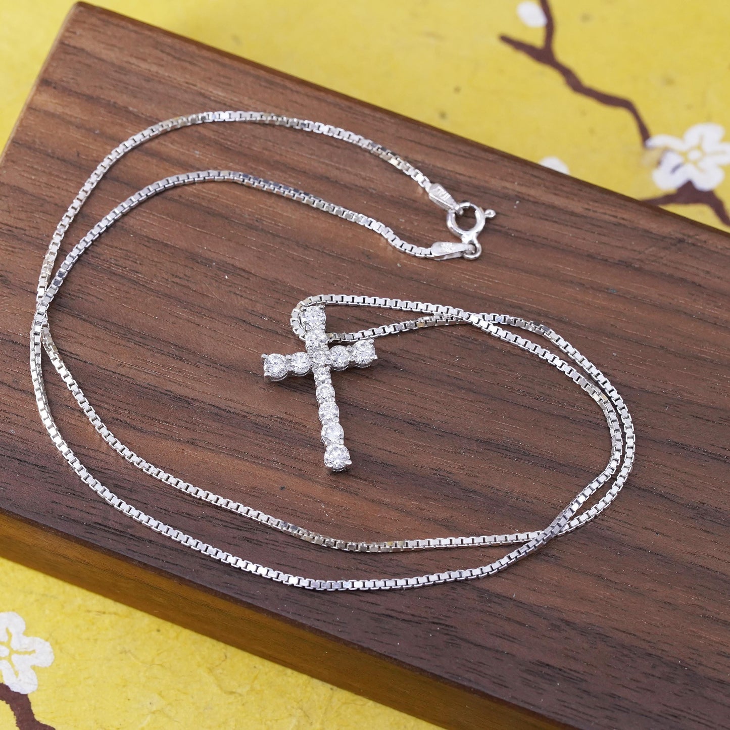 18", 1mm, vintage Sterling 925 Silver box chain necklace with cross pendant