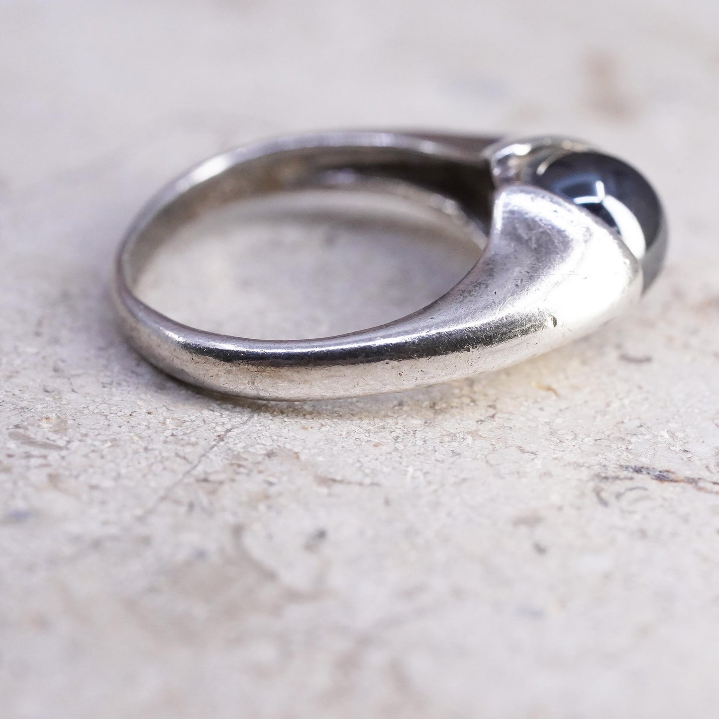 Size 7, VTG southwestern Sterling silver solitaire ring, 925 band hematite bead