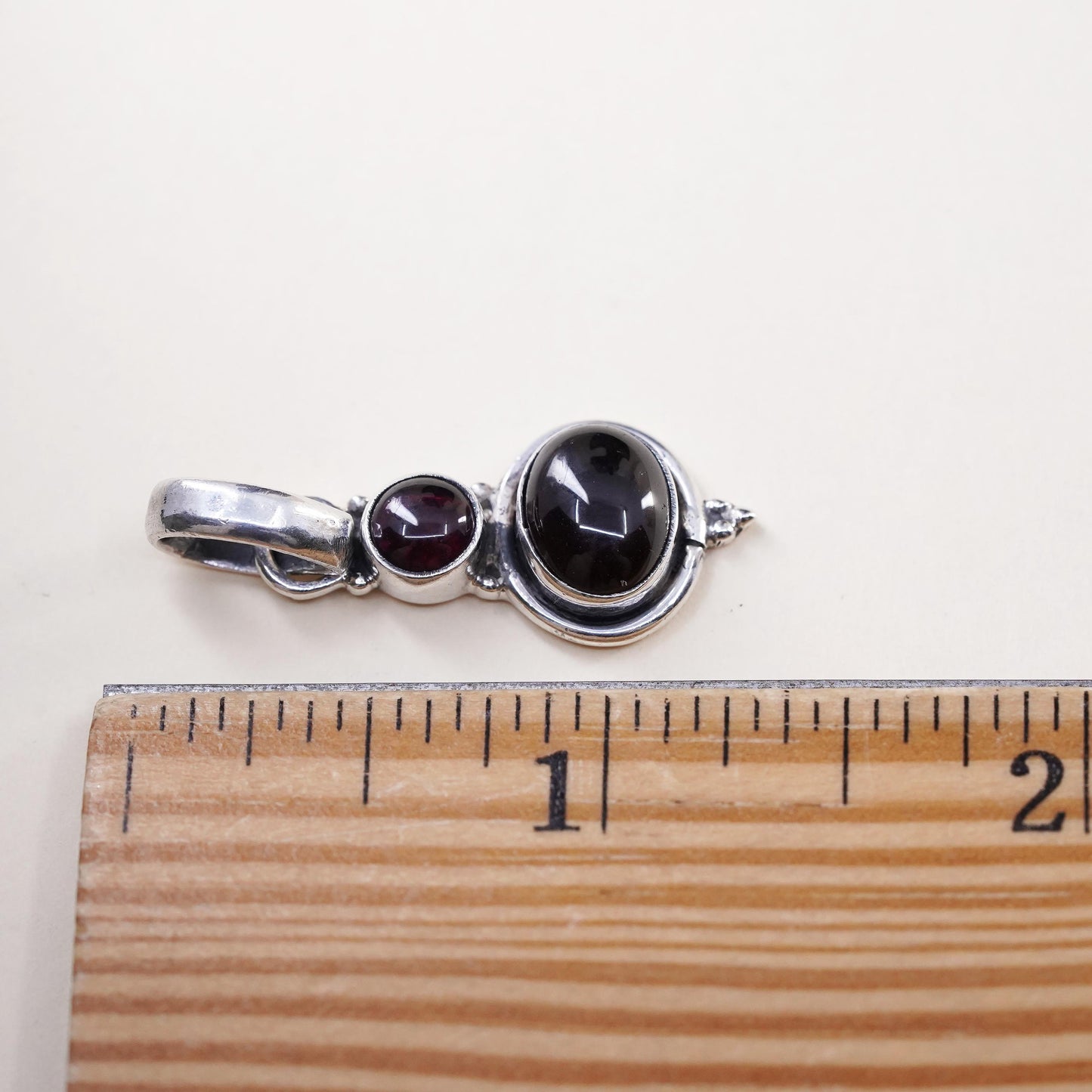 Vintage Sterling silver handmade pendant, 925 oval with garnet inlay