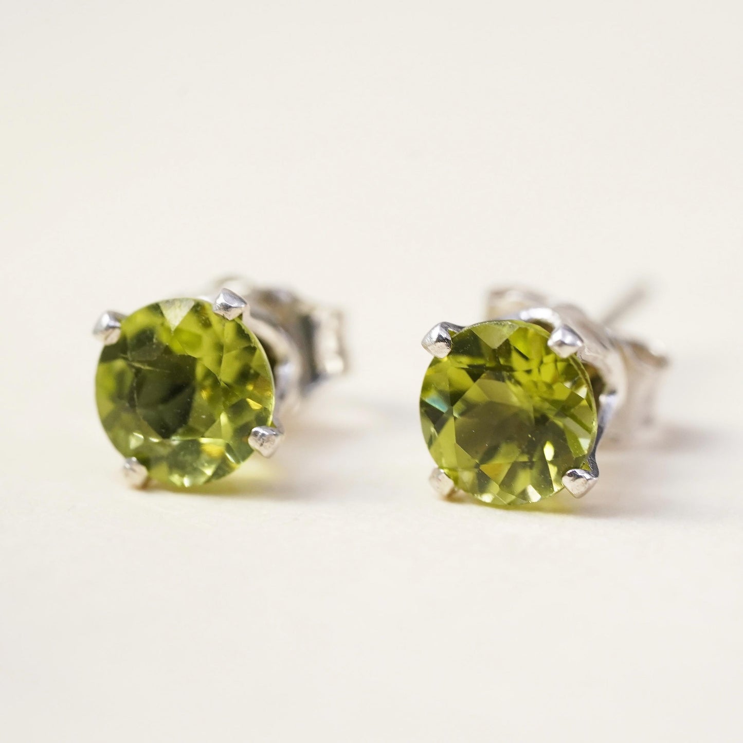 3mm, Vintage sterling 925 silver earrings with peridot, minimalist studs