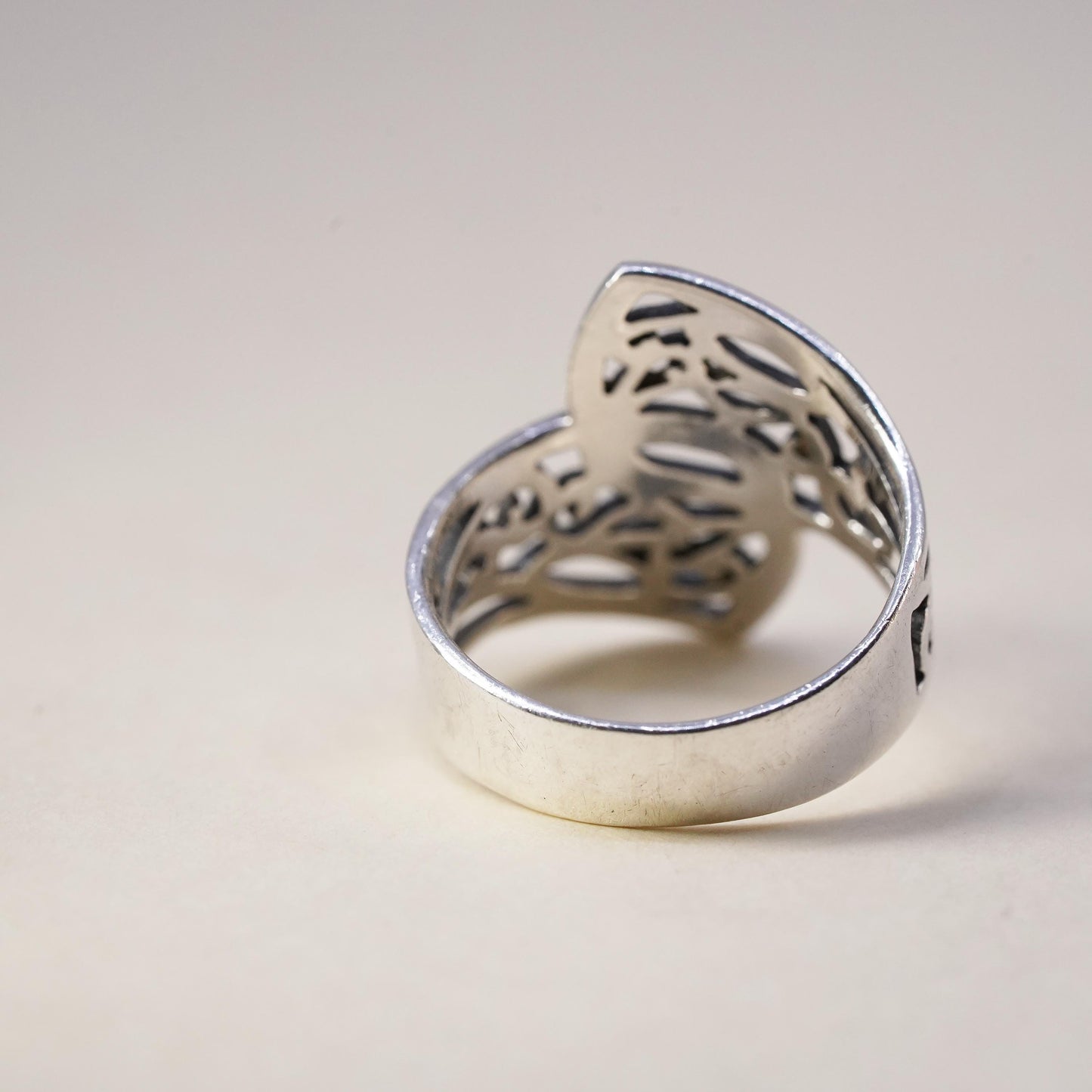 Size 7, vintage Sterling silver handmade ring, 925 band w/ filigree swirl band