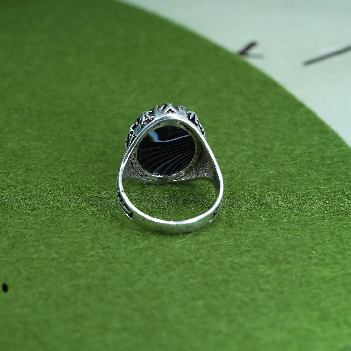 Size 10.5, VTG southwestern Sterling 925 silver handmade ring black white agate