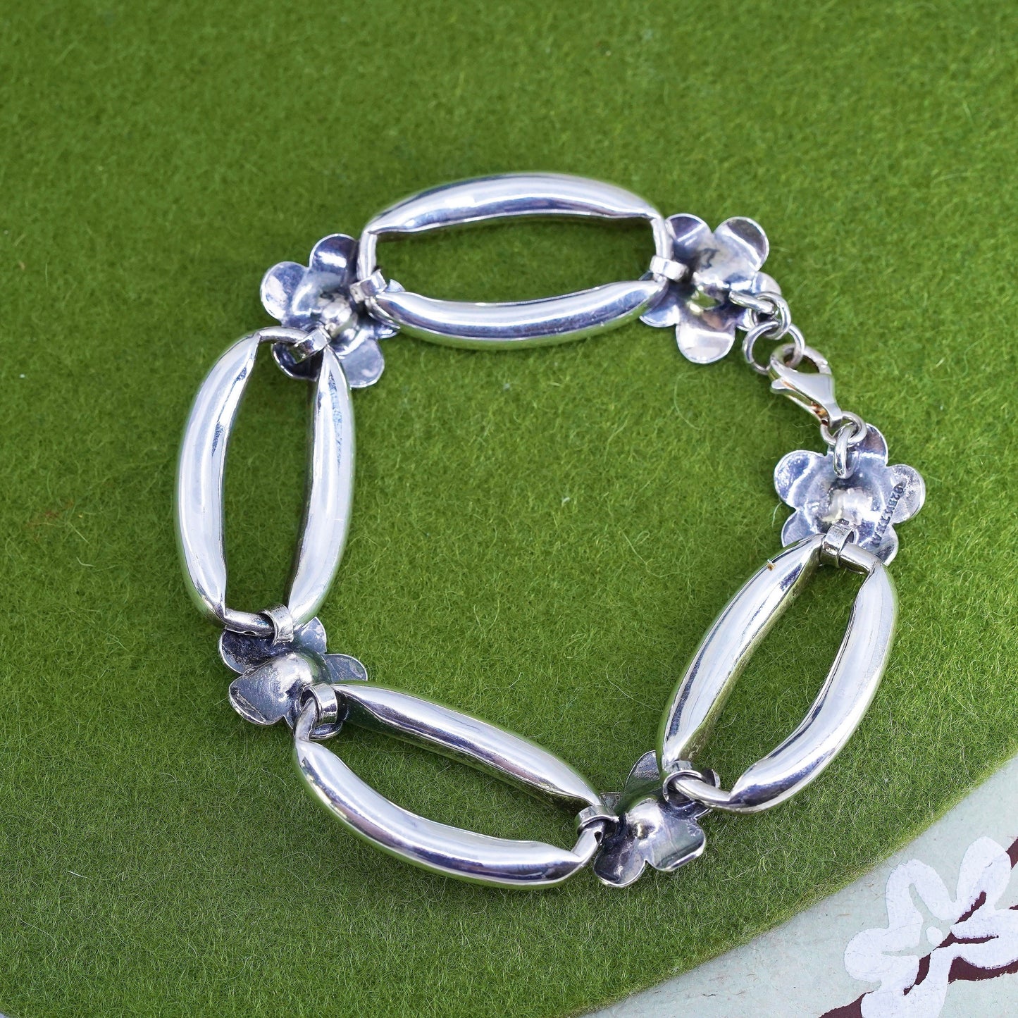 6.75”, Vintage sterling silver tennis bracelet, textured 925 chain with flower