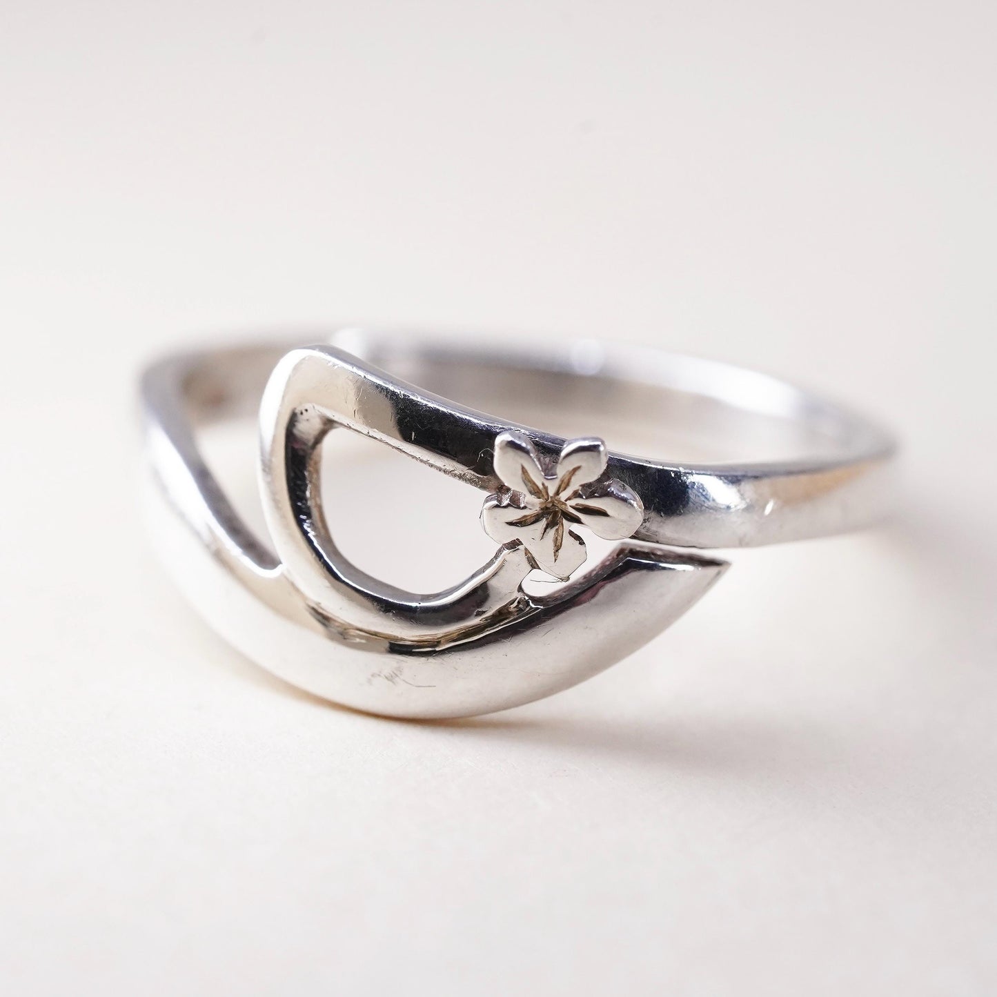 Size 8, vintage European Sterling silver handmade ring, 925 flower