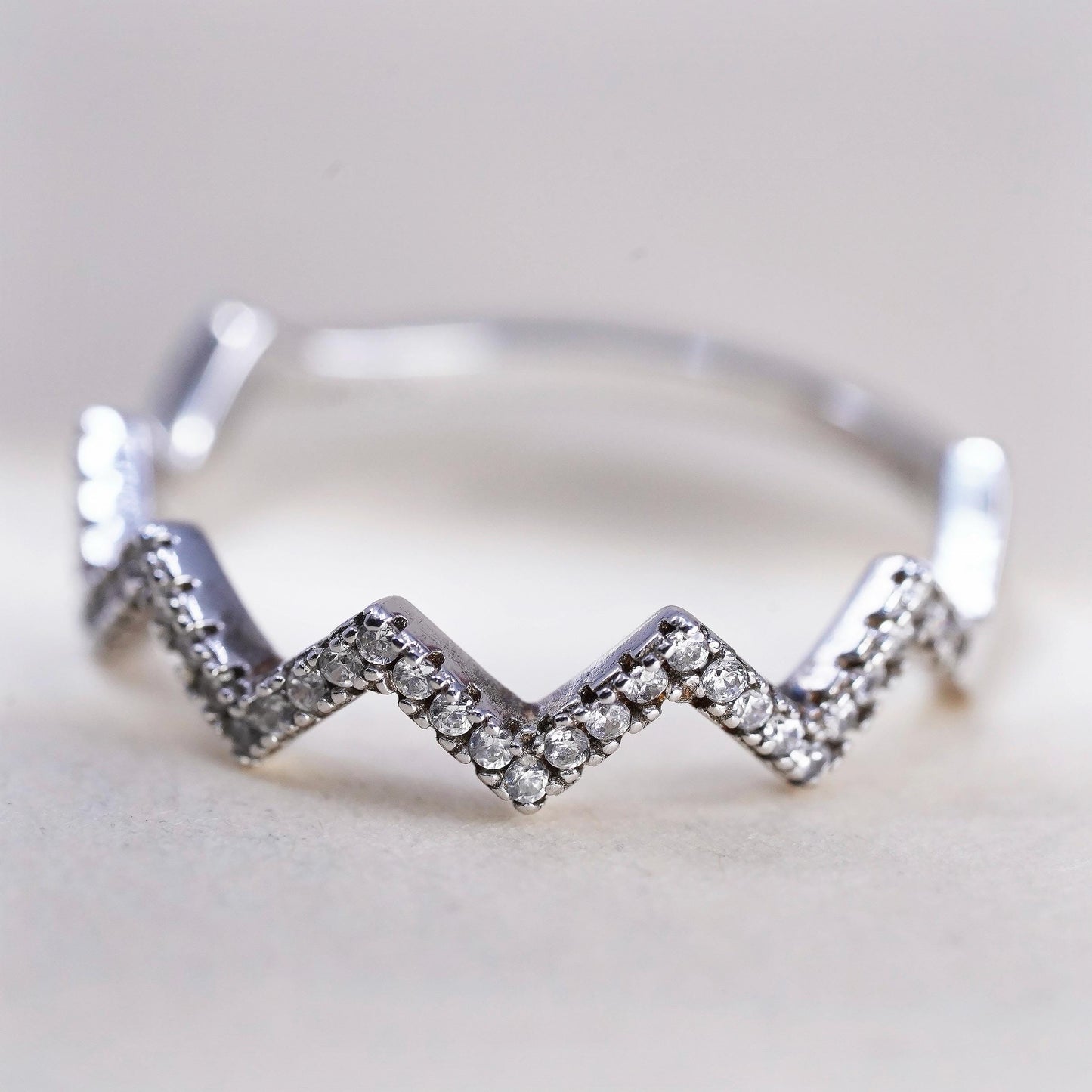 Size 7, Vintage Sterling silver engagement ring, 925 zigzag band w/ cluster Cz
