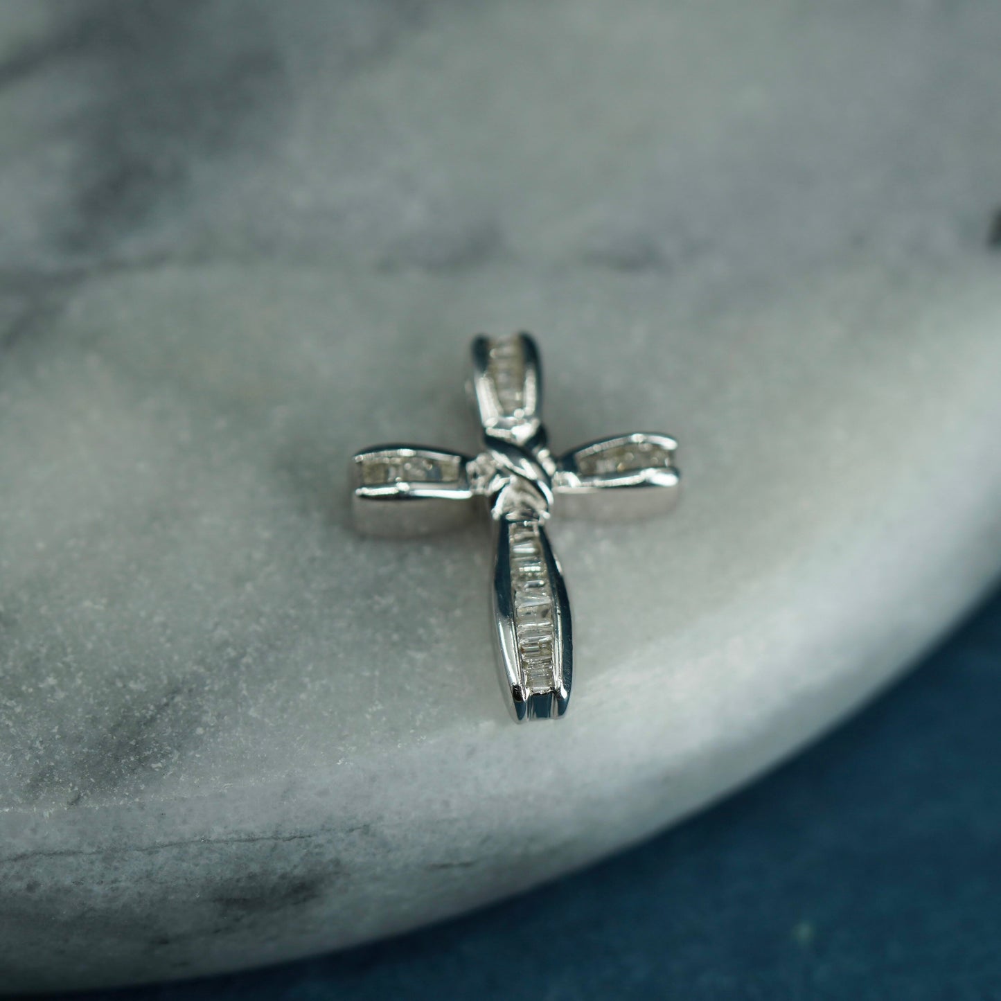 Vintage elegant Sterling silver 925 cross pendant with cluster genuine diamonds