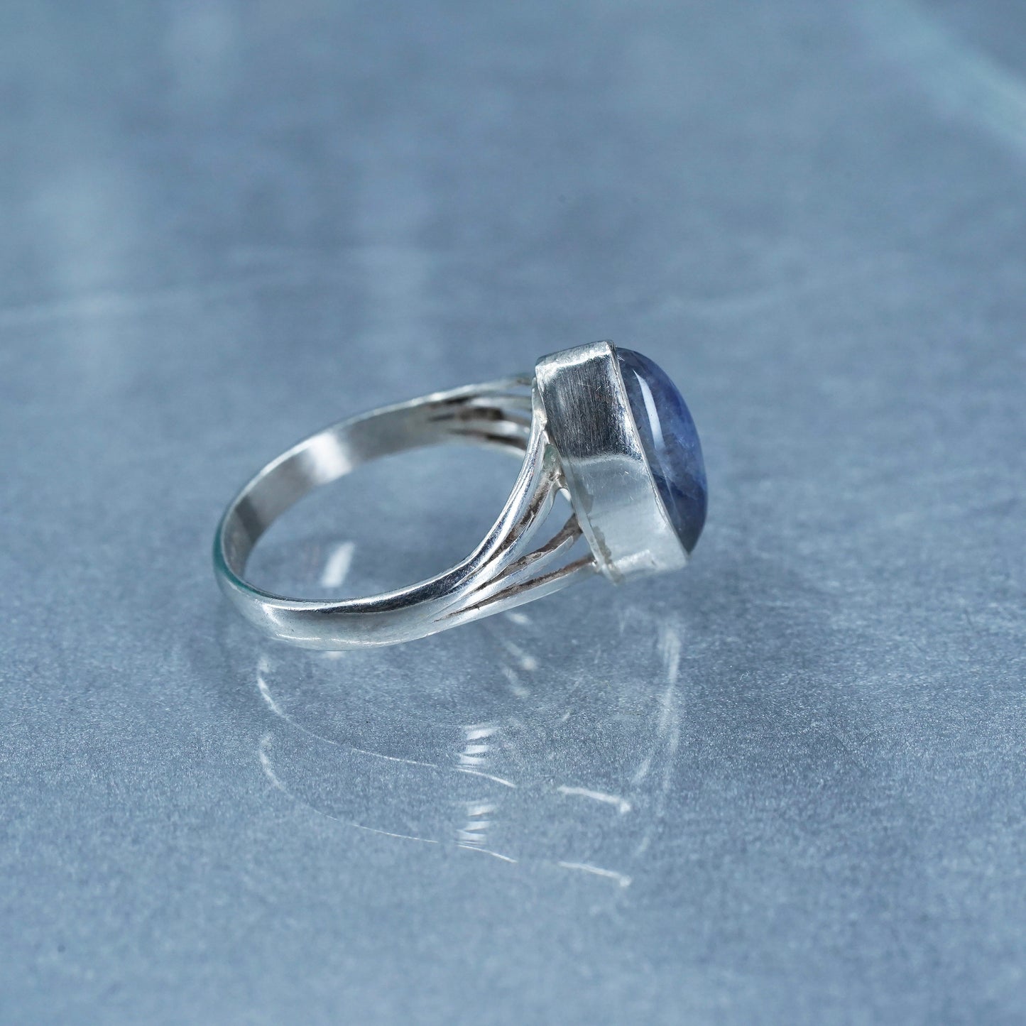 Size 5, vintage Sterling 925 silver handmade ring with moonstone
