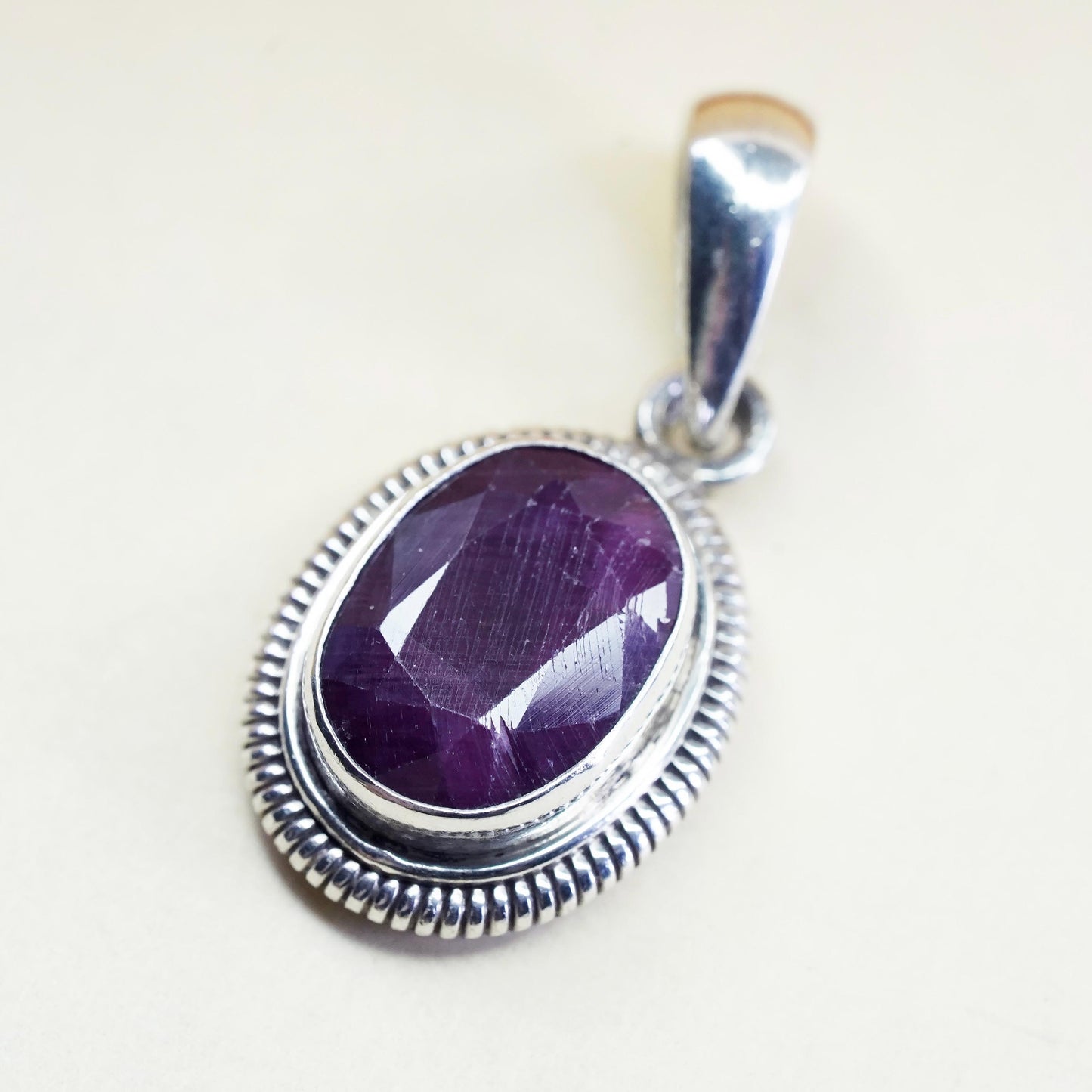 Vintage Sterling 925 silver handmade pendant with Indian ruby and cable around