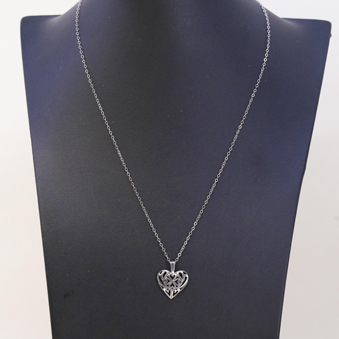 18",, VTG Sterling 925 silver flatten circle necklace filigree heart pendant