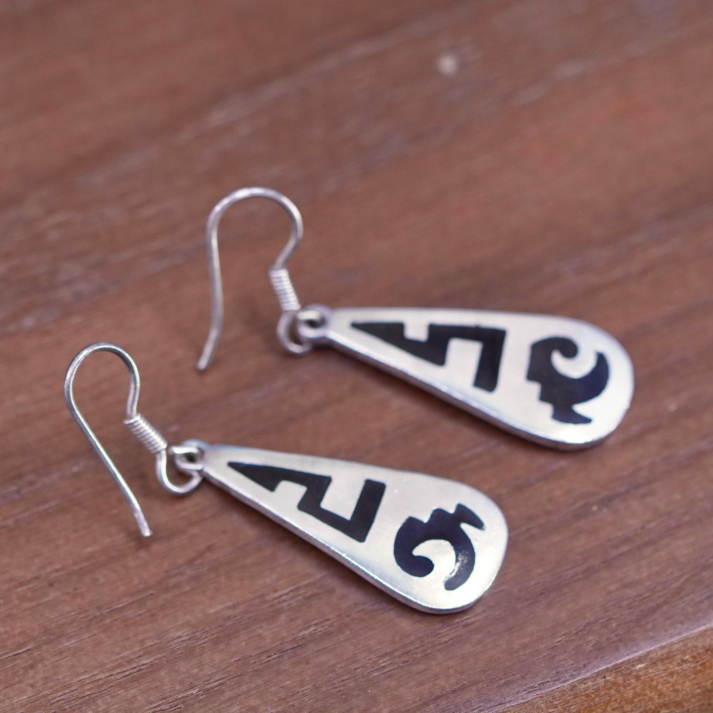 vtg Mexican sterling silver handmade earrings, 925 teardrop with pattern inlay