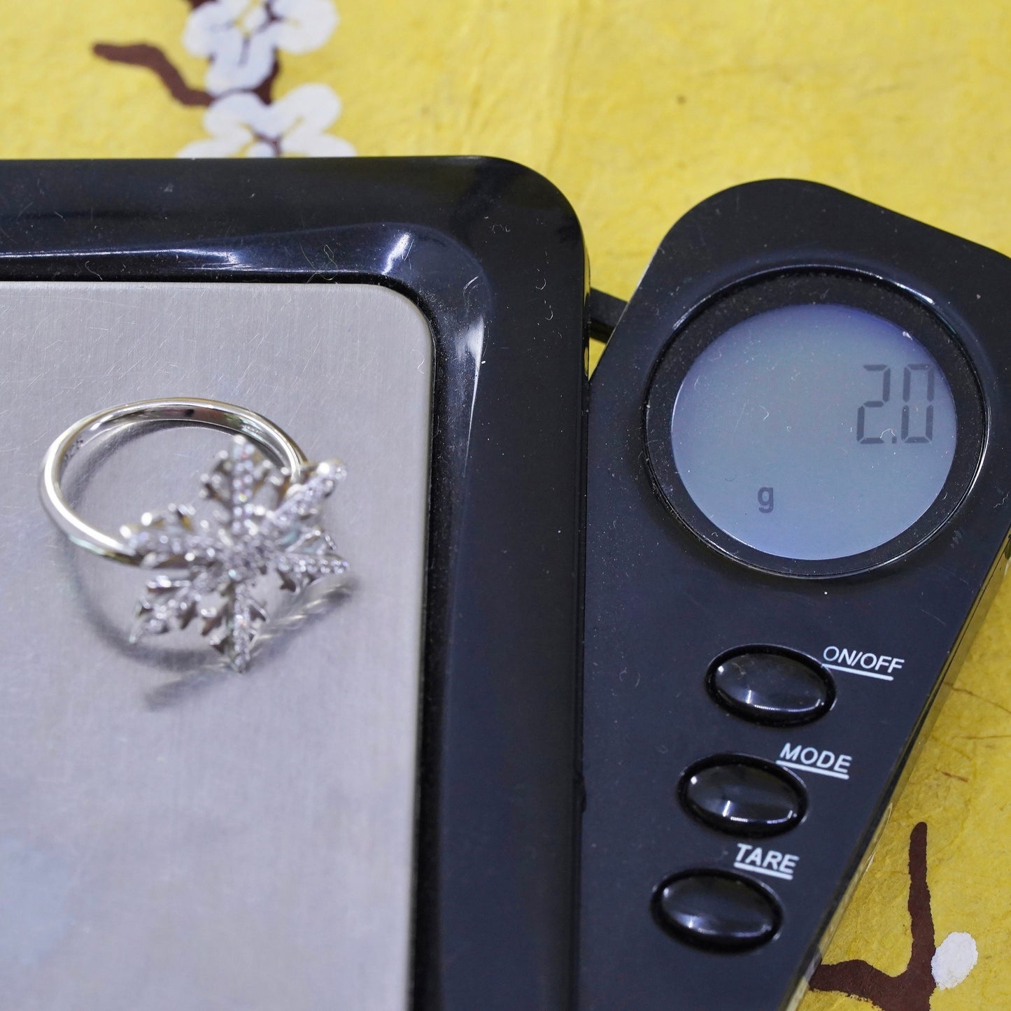 Size 4, Sterling 925 silver ring with snowflake flower and cluster diamonds