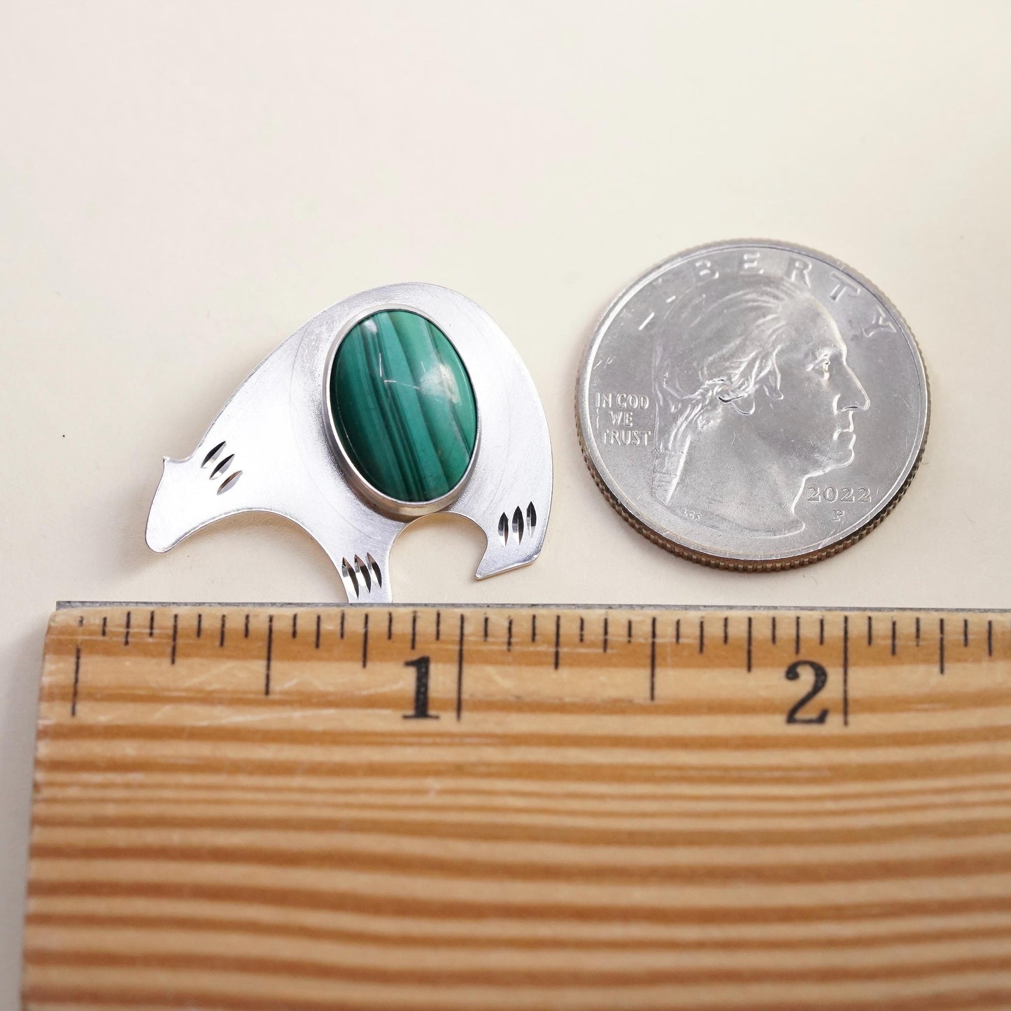Native American southwestern sterling 925 silver bear pendant oval malachite