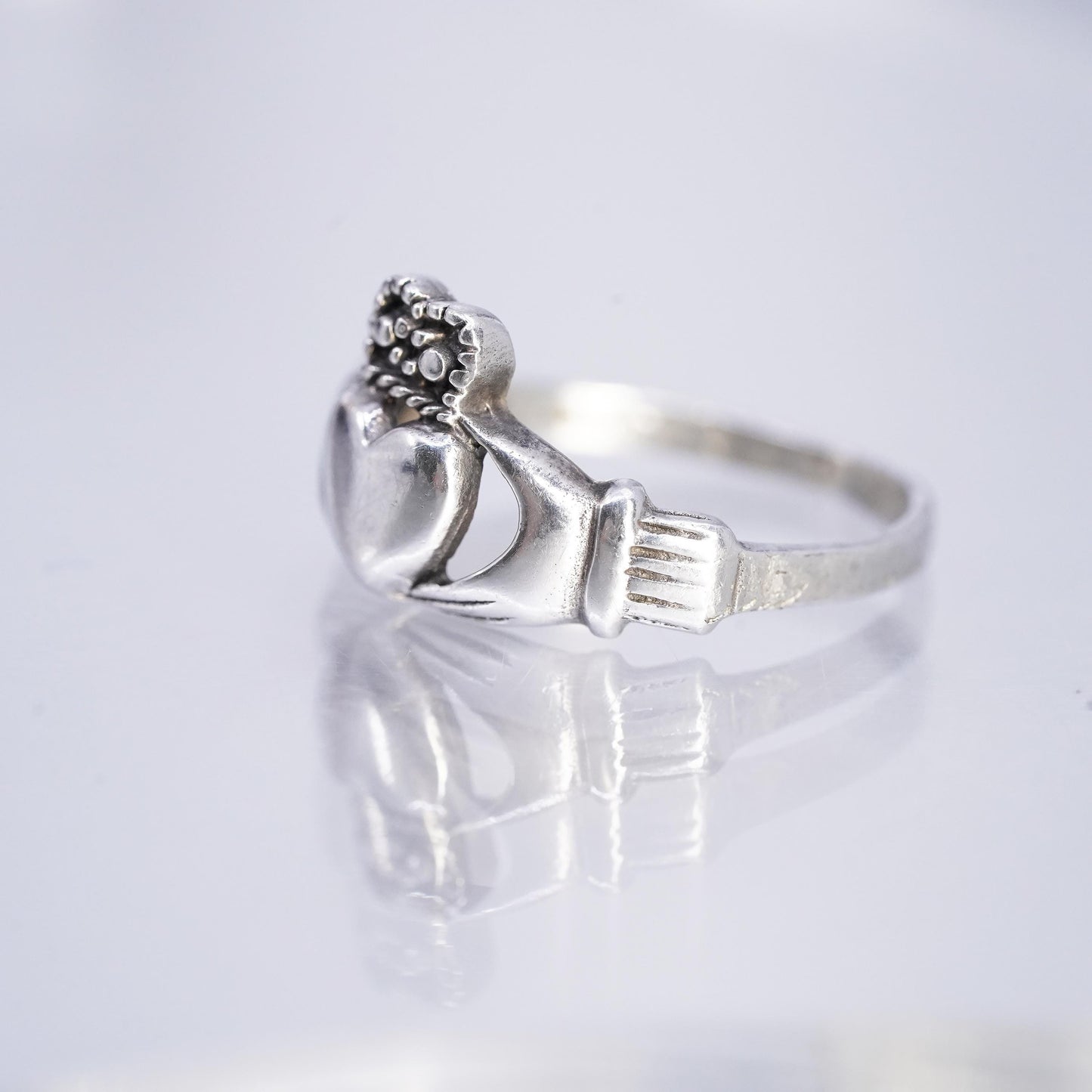 Size 5.5, Irish Claddagh friendship Sterling 925 silver ring holding heart band