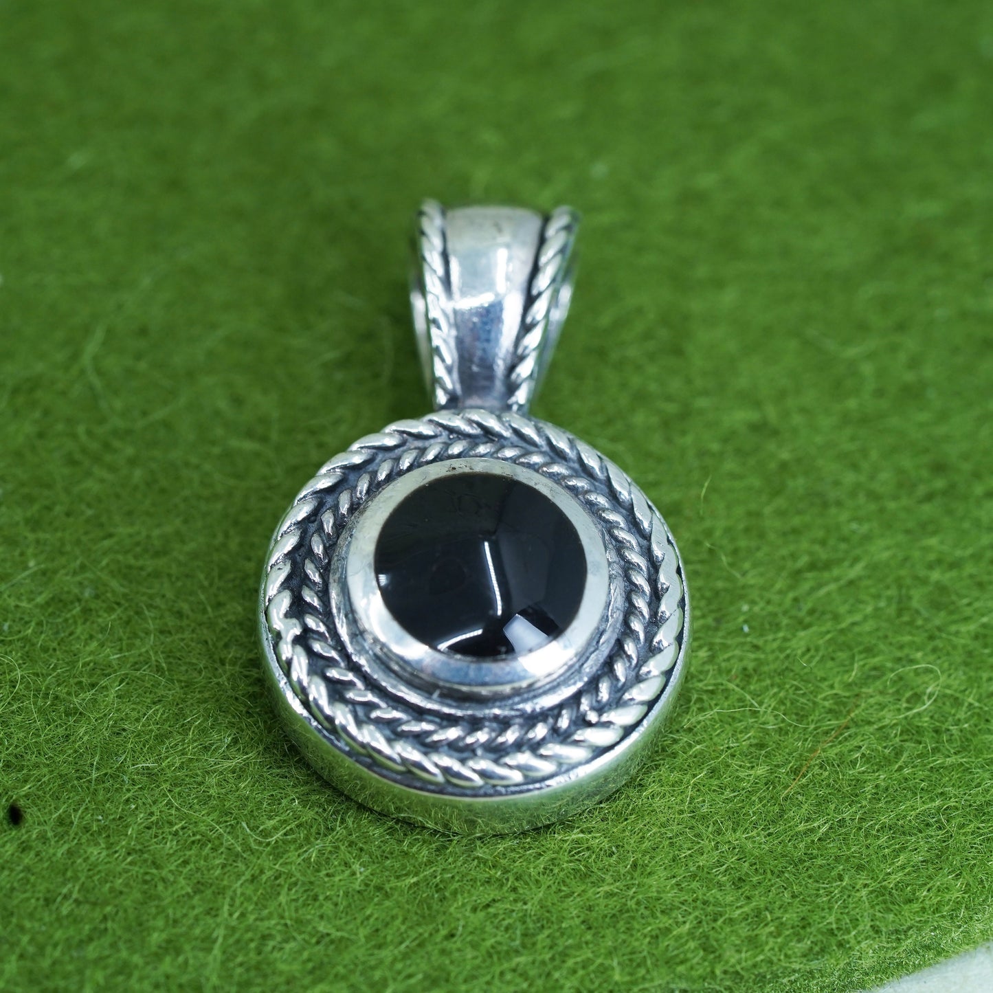 vintage handmade sterling silver pendant, Mexico 925 circle with black onyx