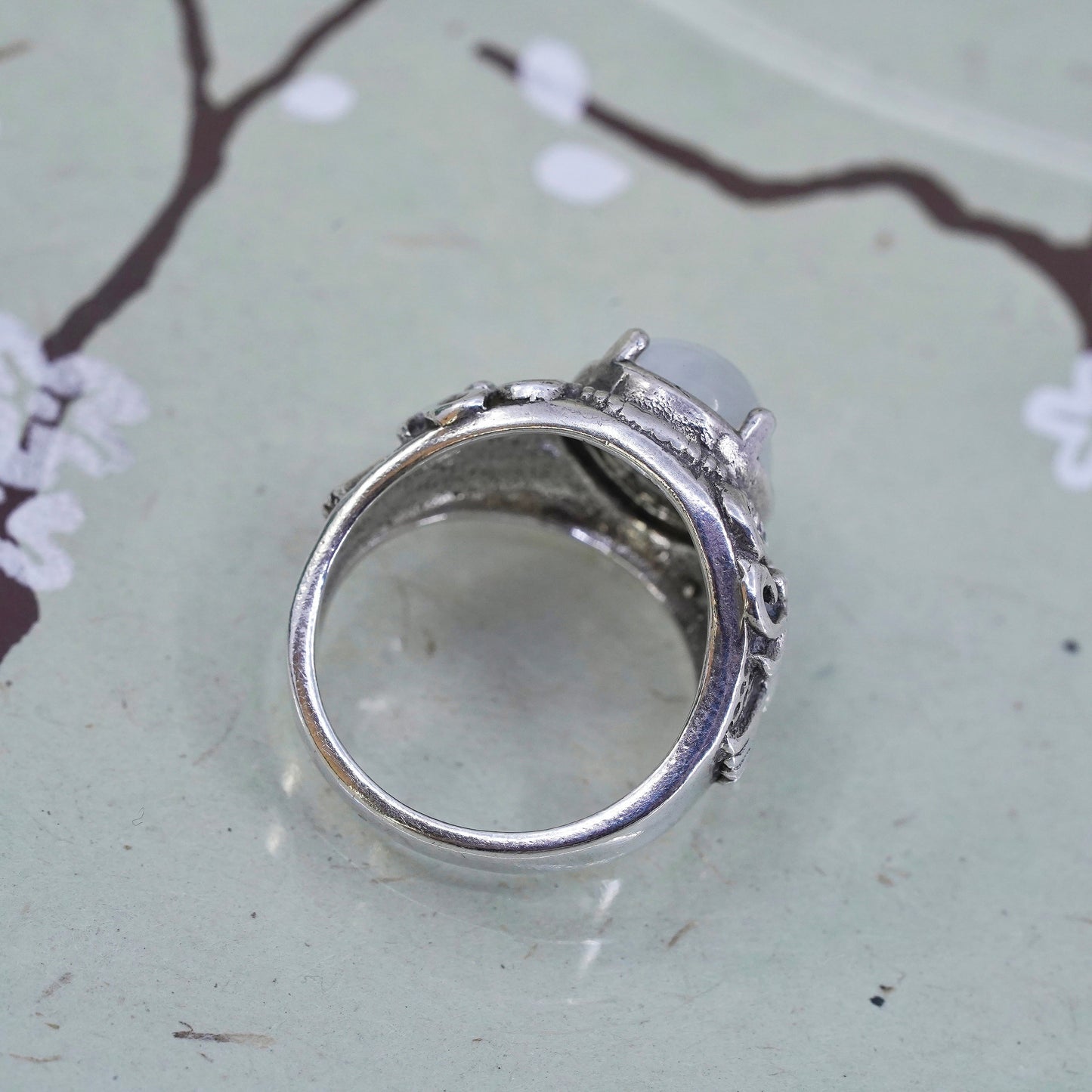 Size 9, Vintage sterling 925 silver ring handmade with oval white cats eye