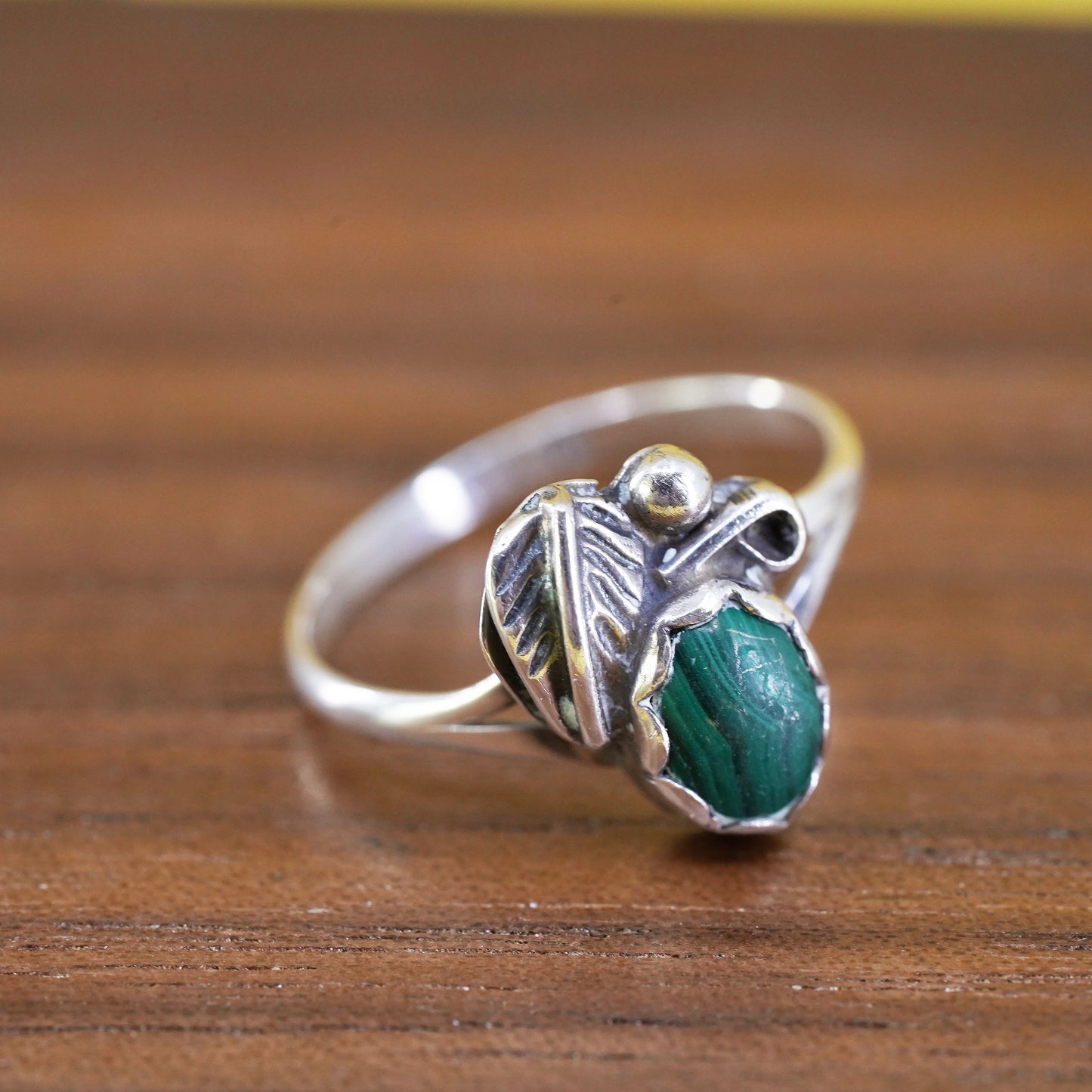 Size 4.5, VTG southwestern Sterling 925 silver handmade ring malachite feather