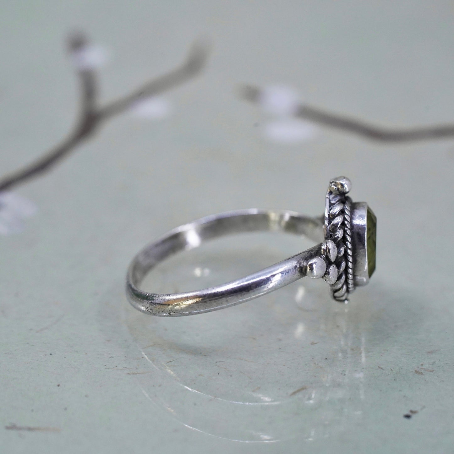 Size 7, Vintage sterling 925 silver handmade ring with peridot and beads