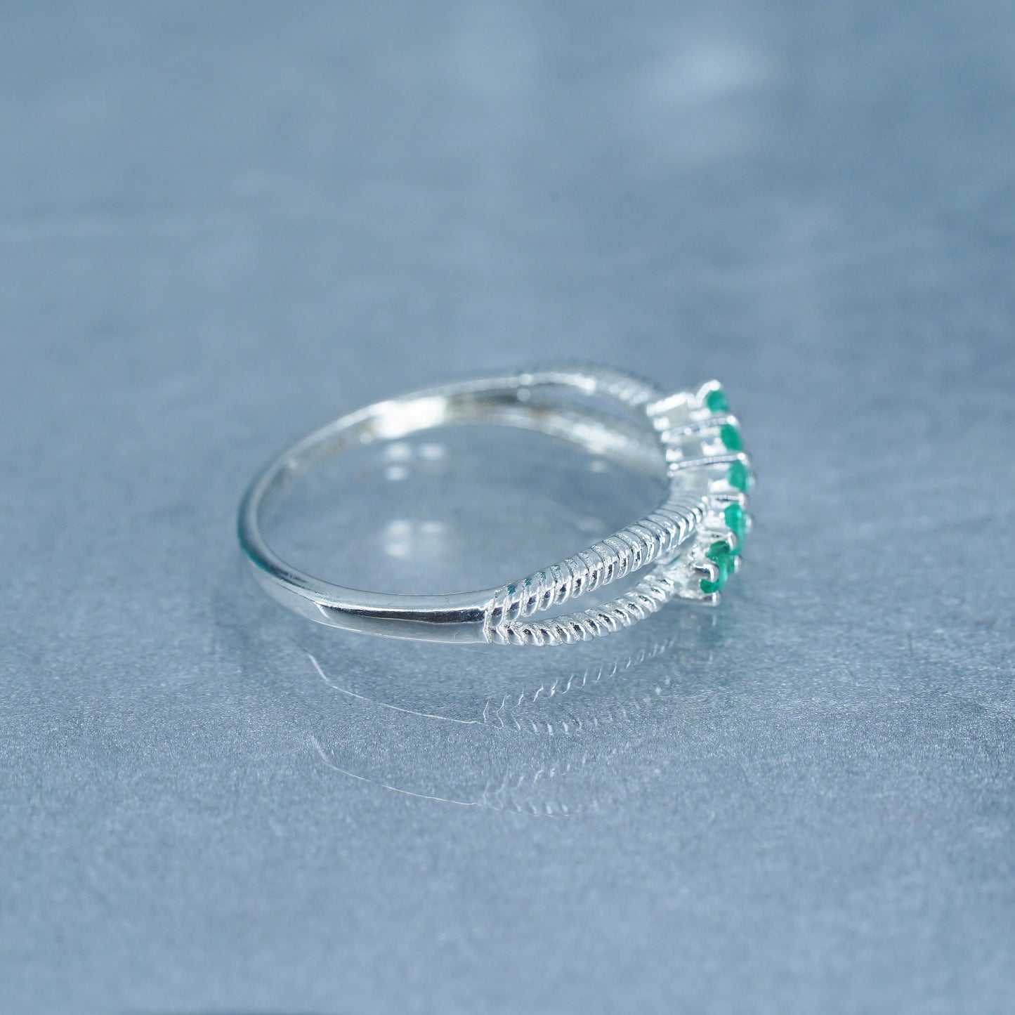 Size 8.25, vintage Sterling 925 silver handmade ring w/ emerald, stackable band