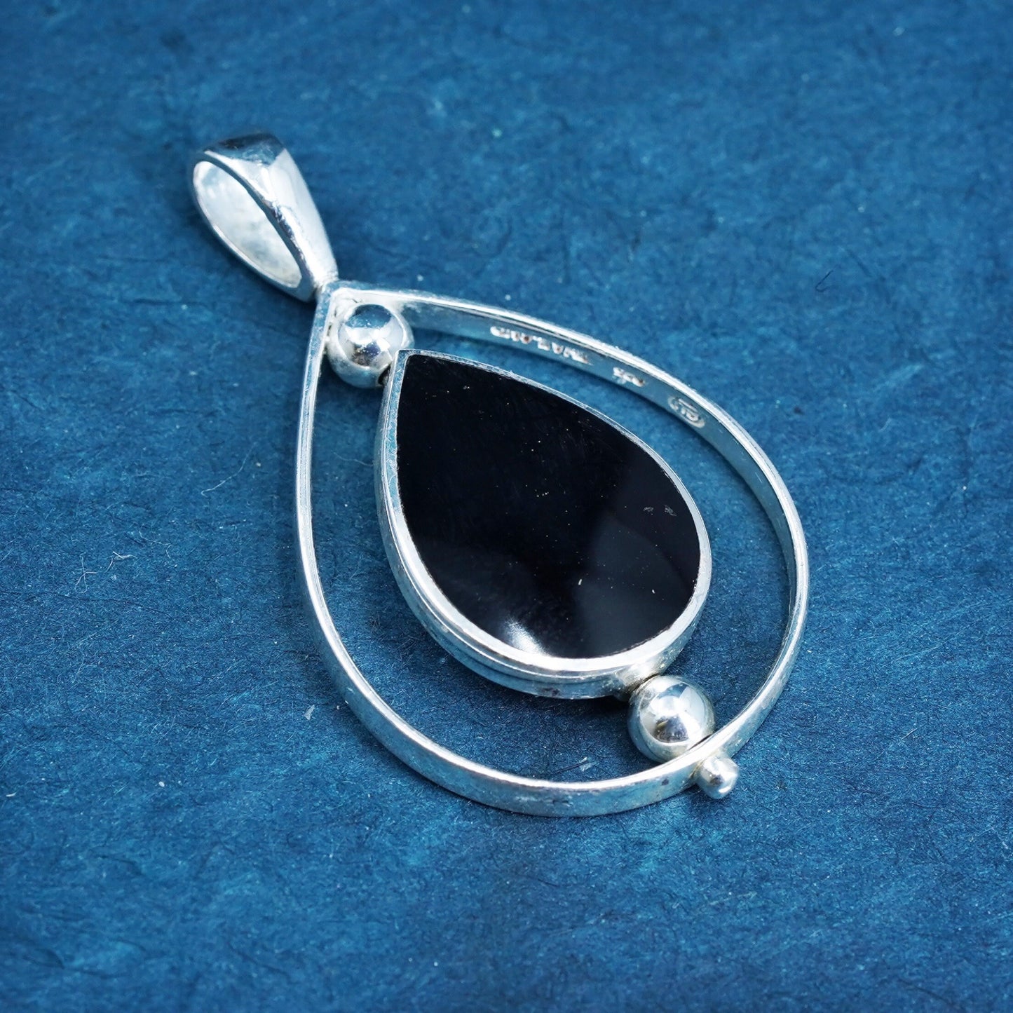 Vintage Sterling 925 silver handmade teardrop pendant with onyx