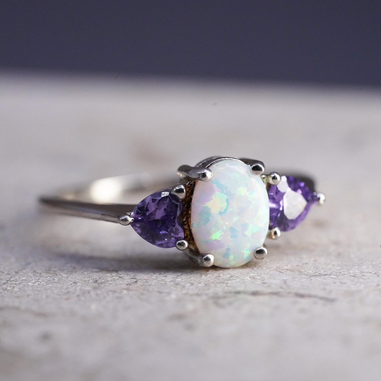 Size 7, vintage Sterling Silver 925 opal Ring with amethyst details