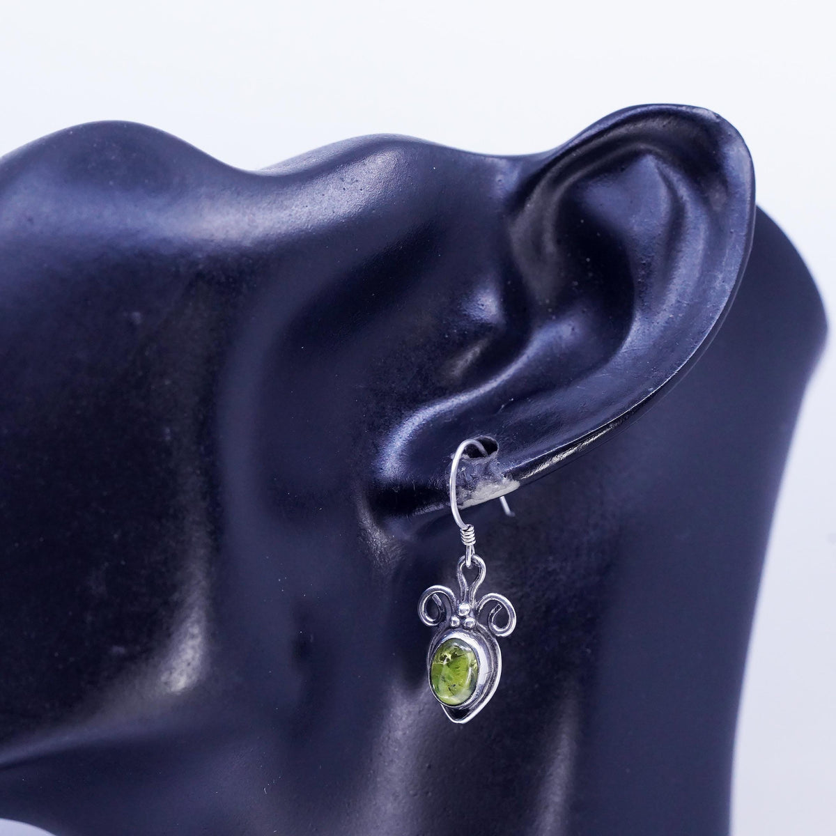 Native American Vernon Mansfield STERLING 925 SILVER teardrop earrings peridot