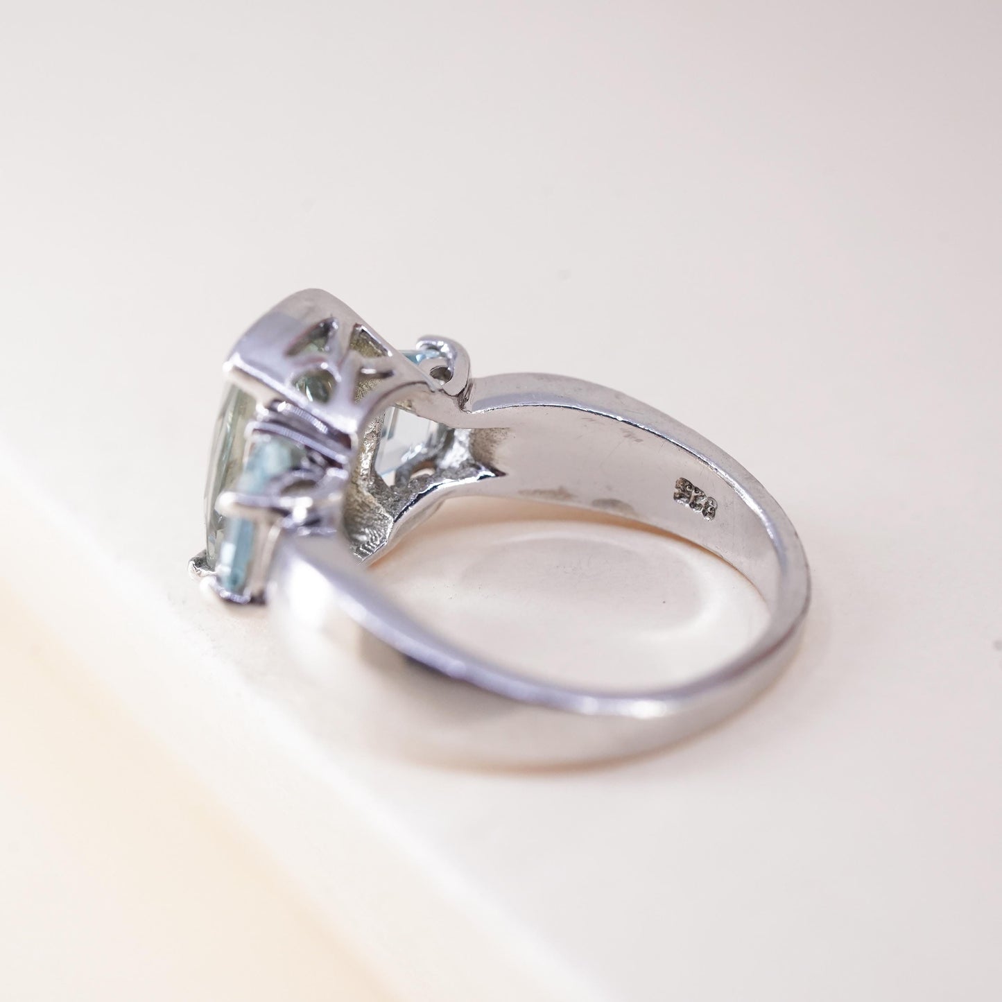 Size 7, vintage sterling 925 silver statement ring with green amethyst topaz