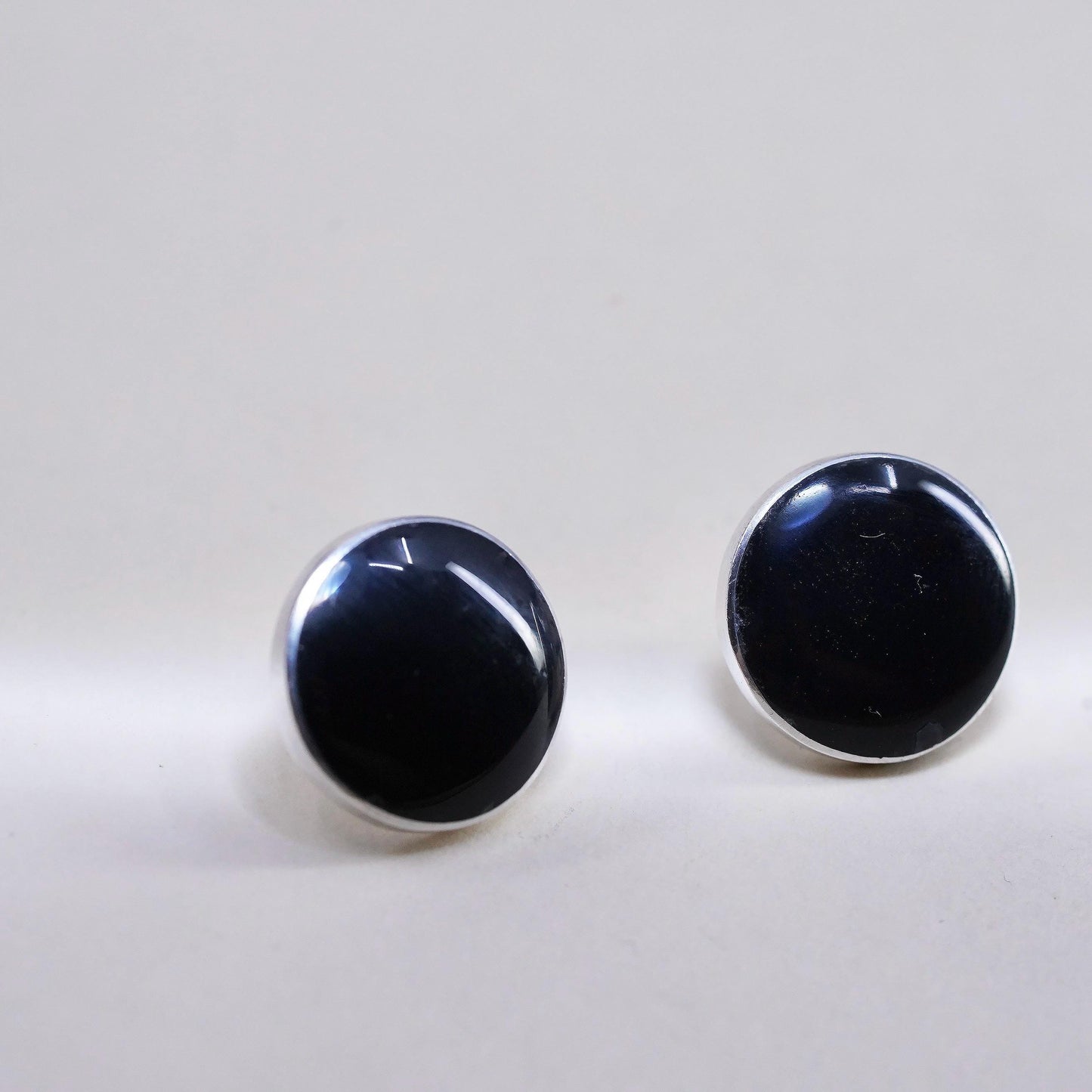 Vintage southwestern Sterling silver handmade earrings, 925 round studs w/ onyx