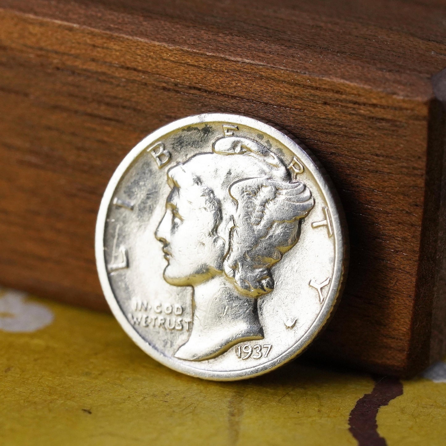 1937 (P) Mercury Dime 90% Silver Very Good condition, 900 silver coin