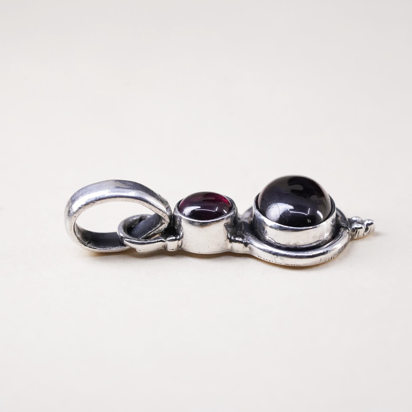 Vintage Sterling silver handmade pendant, 925 oval with garnet inlay