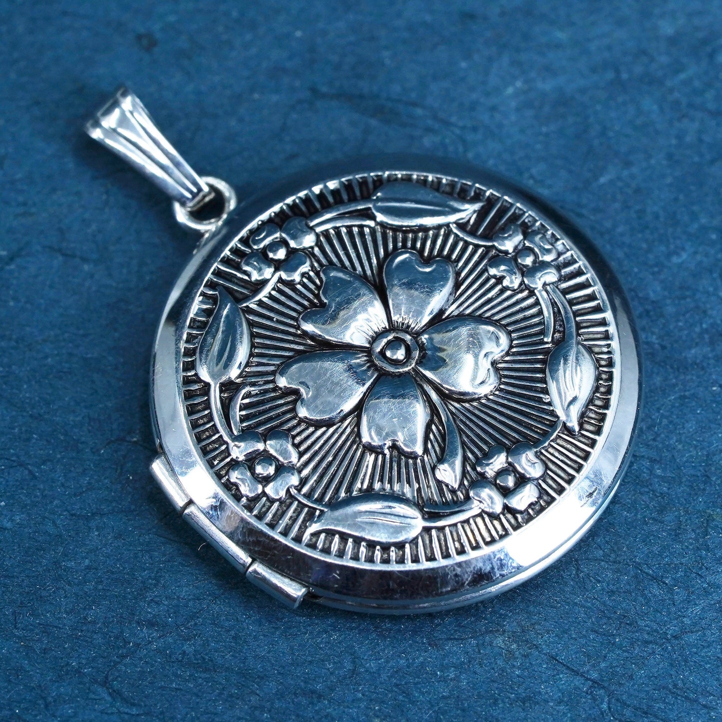 Vintage Sterling silver handmade pendant, 925 clover photo locket
