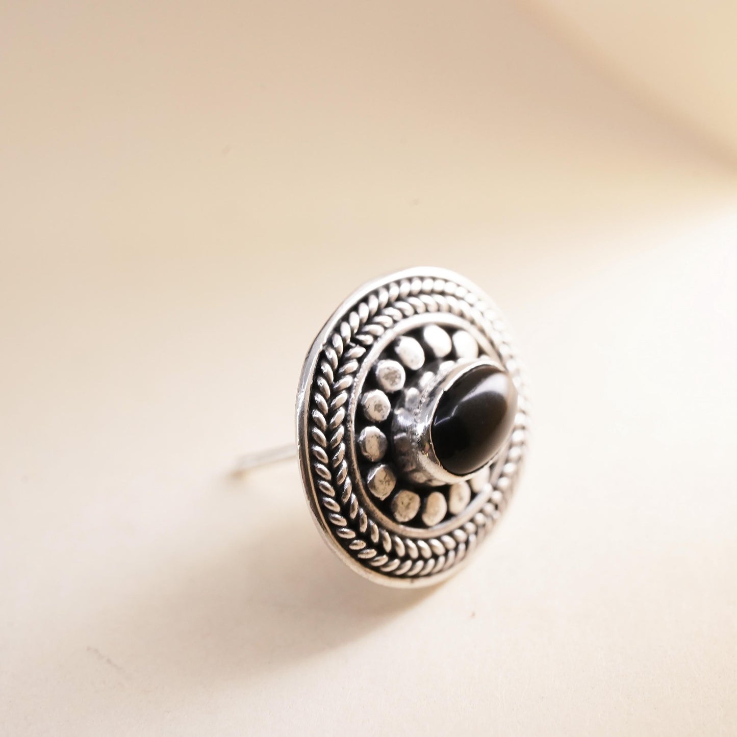 Vintage Sterling 925 silver handmade oval stud with onyx, single earring