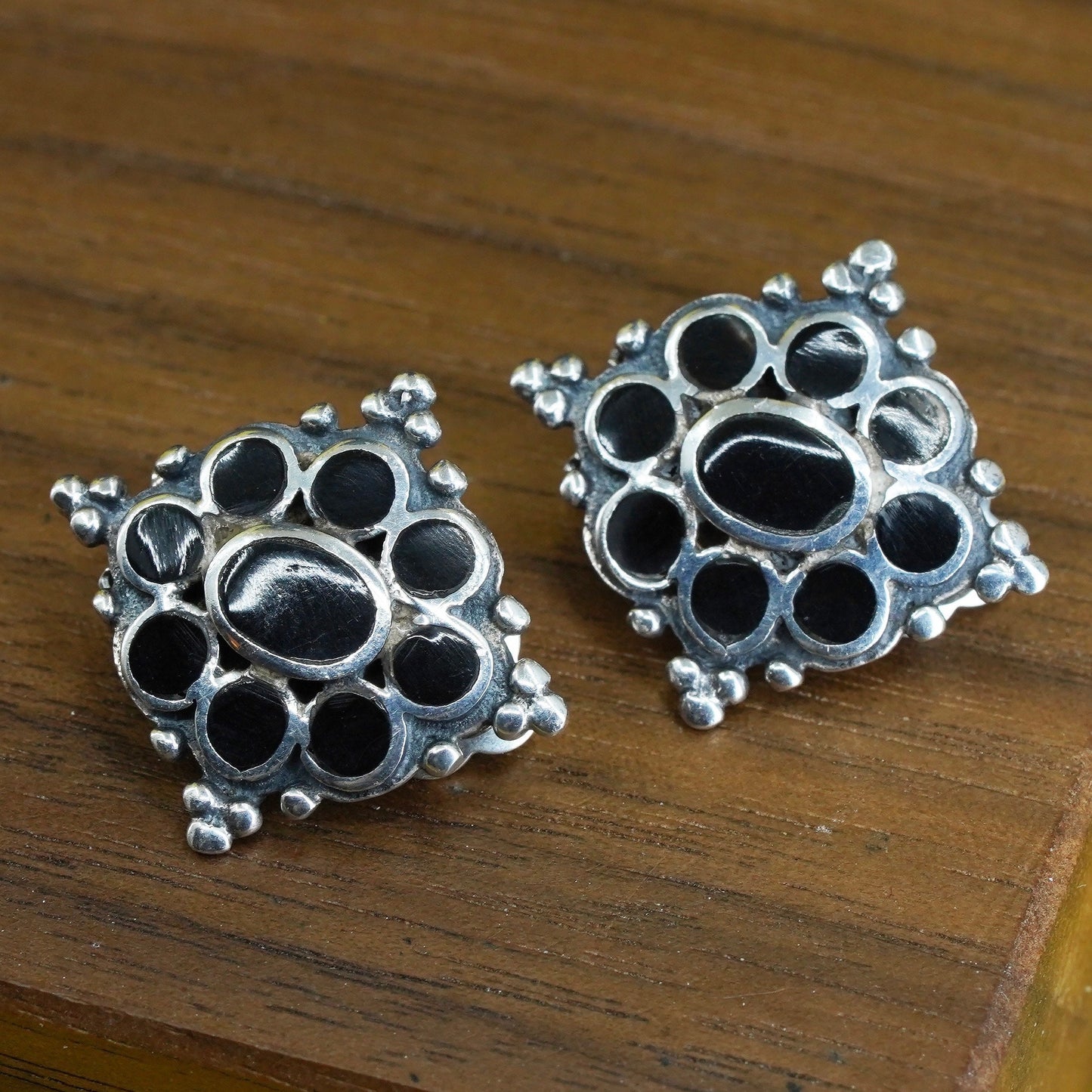 Native American Sterling handmade earrings, 925 oval clip on with onyx