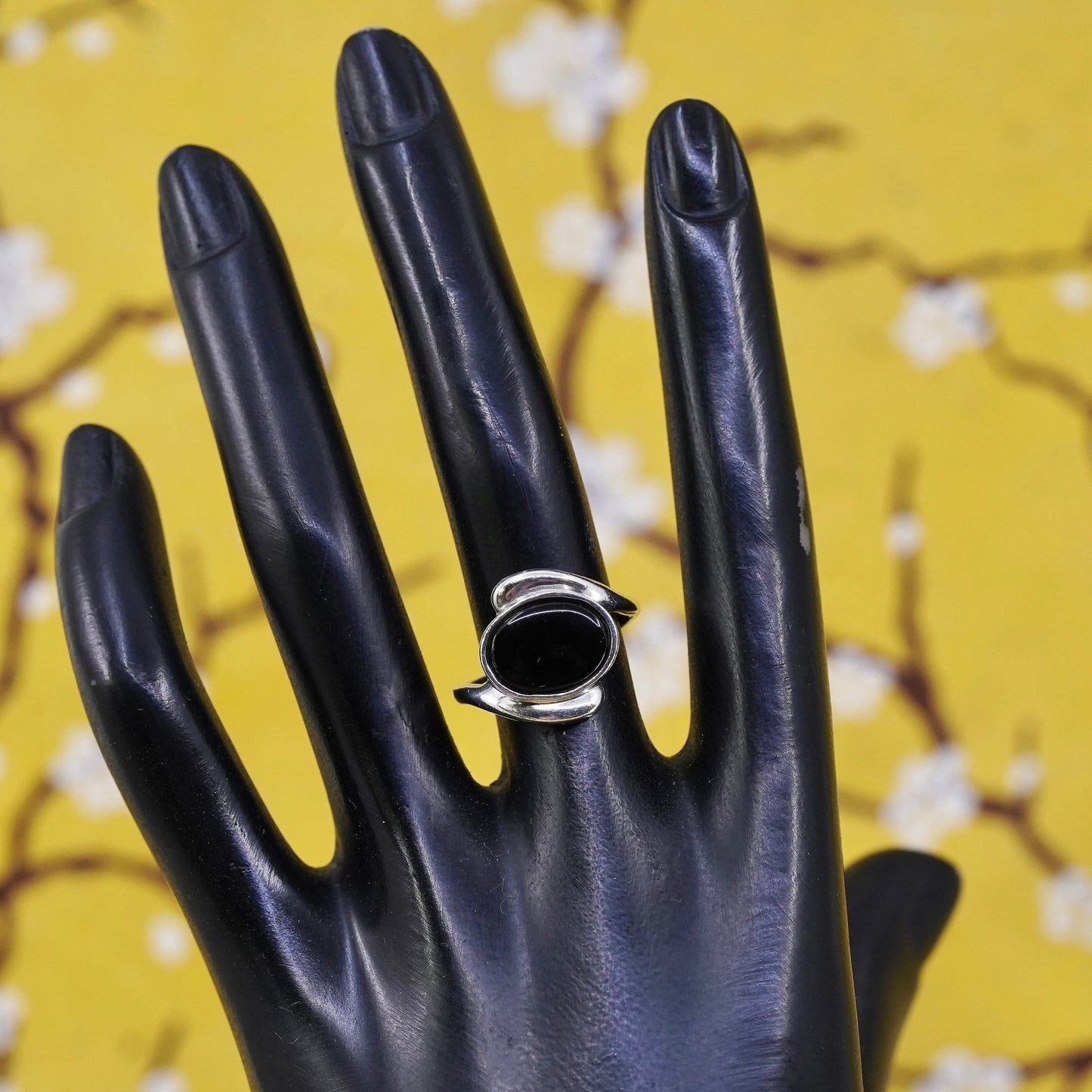 Size 6.75, vintage Sterling 925 silver handmade ring with oval onyx, stamped 925