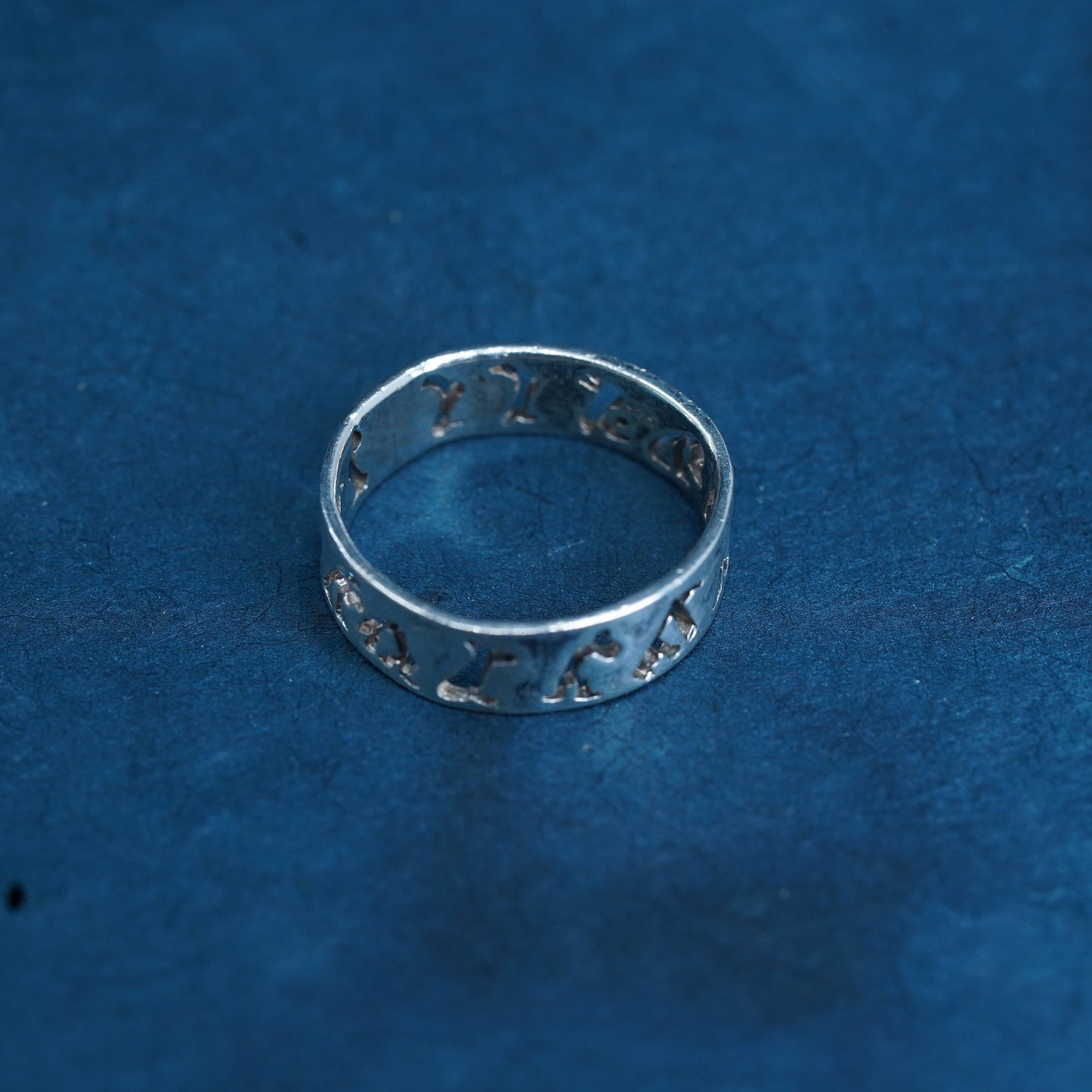 Size 7.75, Sterling silver handmade ring, 925 prayer band with figure cut out