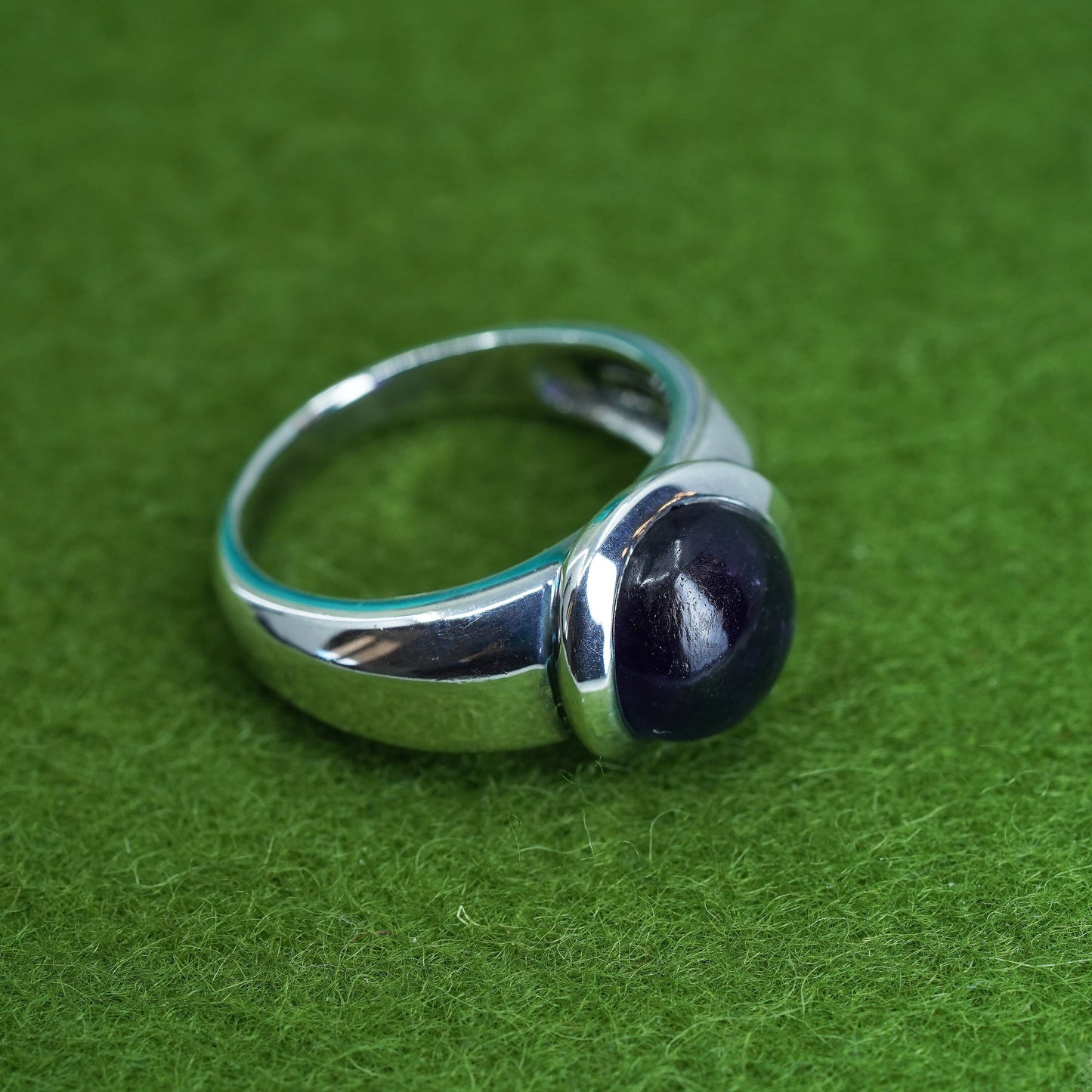 Size 8, vintage Sterling 925 silver handmade statement ring with amethyst