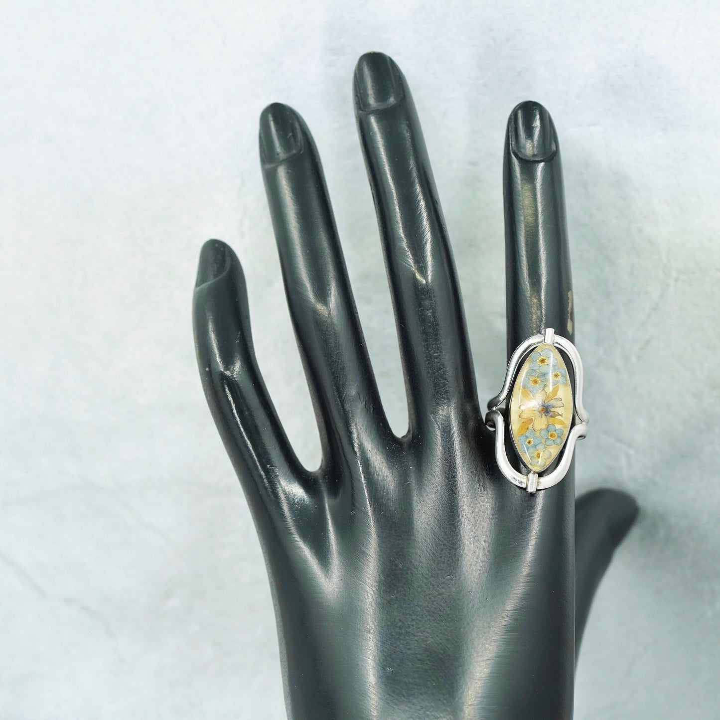 Size 7.5, Vintage Sterling 925 silver spin ring with turquoise and resin flower