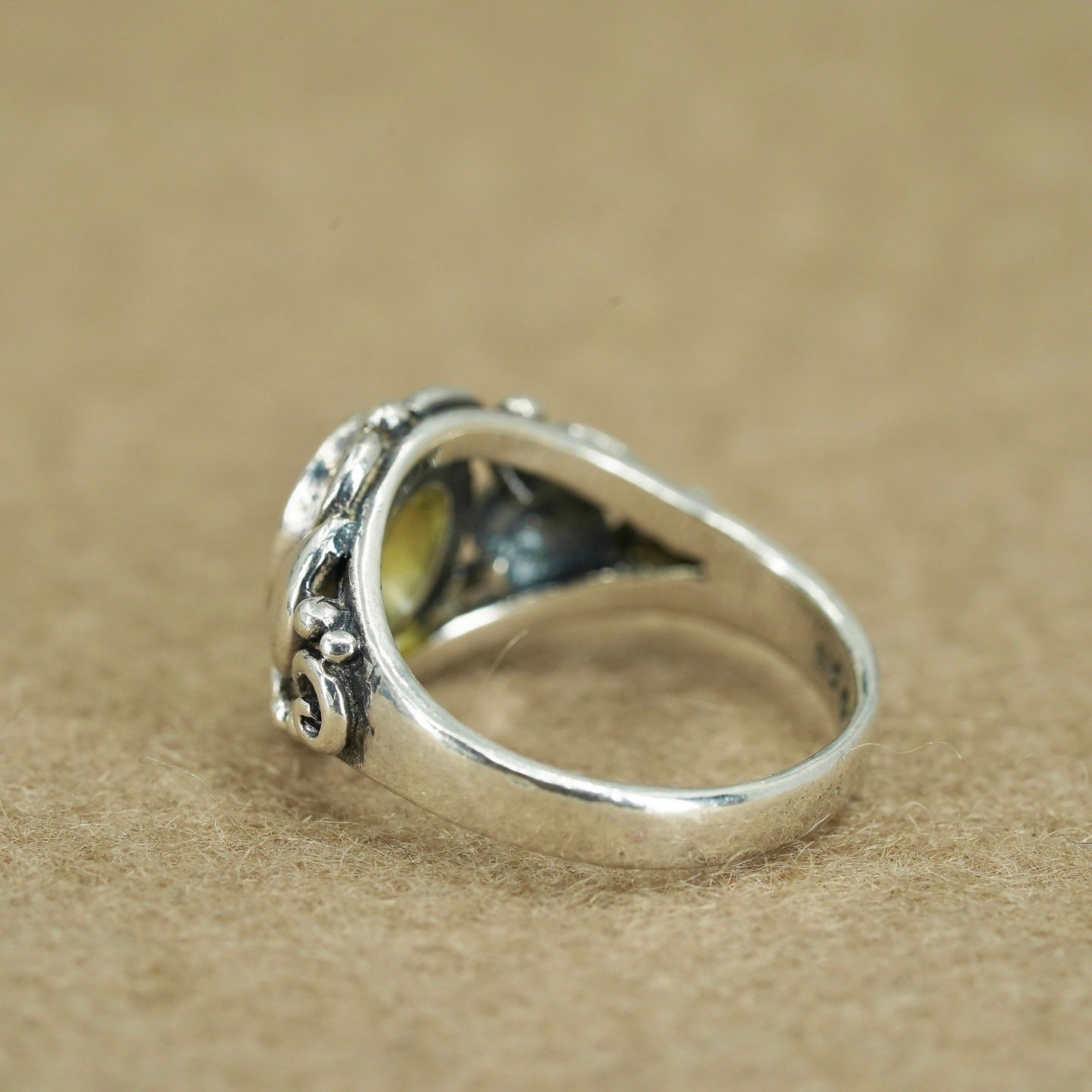 Size 7.25, vintage southwestern Sterling 925 silver ring, beads vines band