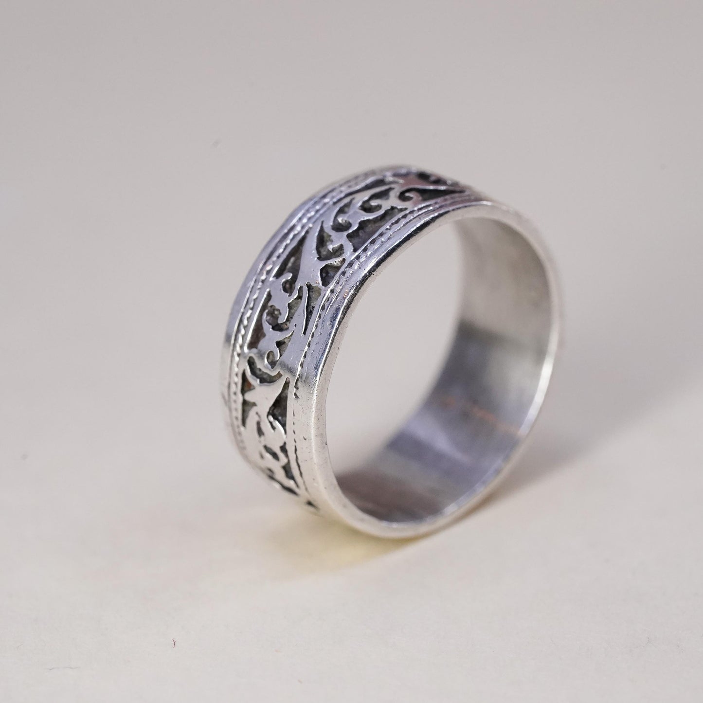 Size 5.5, vintage Mexican Sterling 925 silver handmade textured ring band