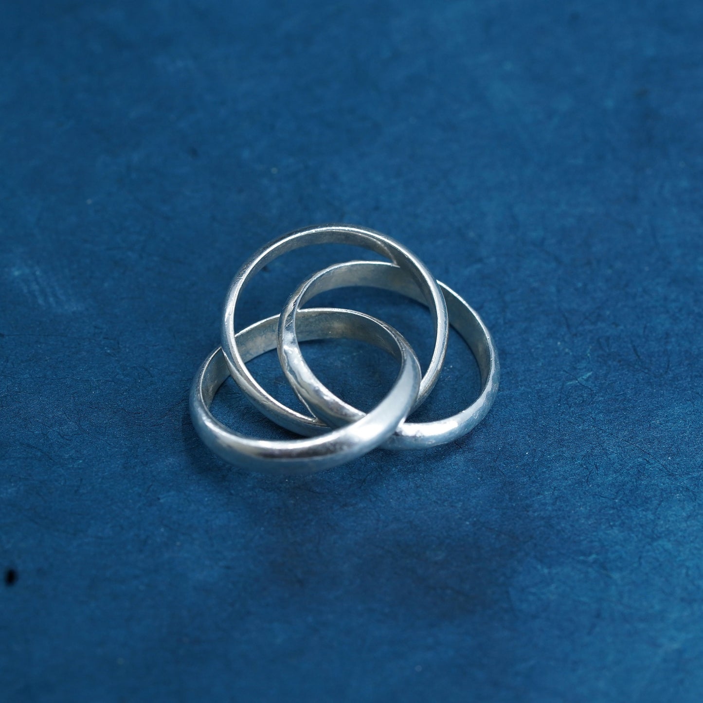 size 7, Silpada 925 Sterling Silver Ring 3 Intertwined Hammered Band R2889