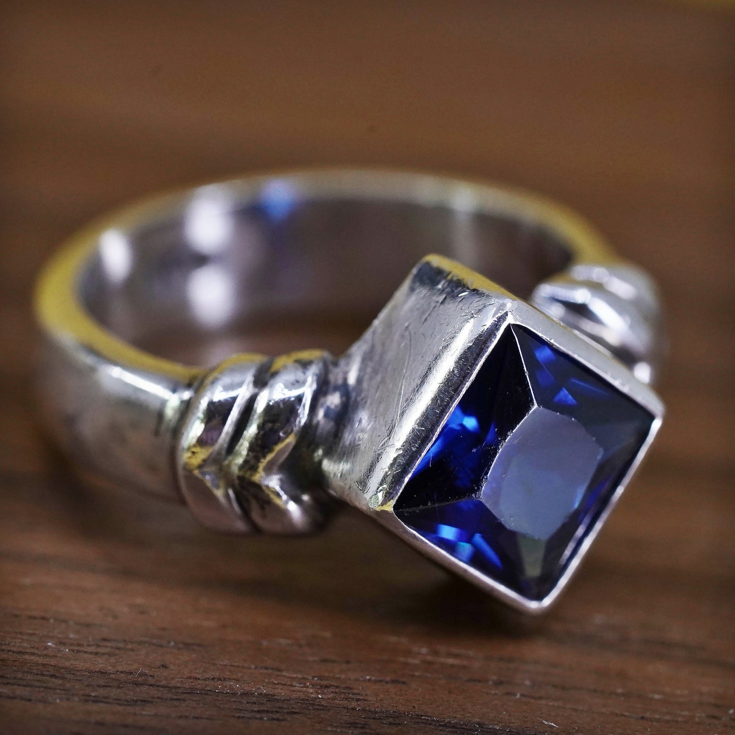 Size 6.5, vintage Mexican Sterling 925 silver shiny statement ring w/ sapphire