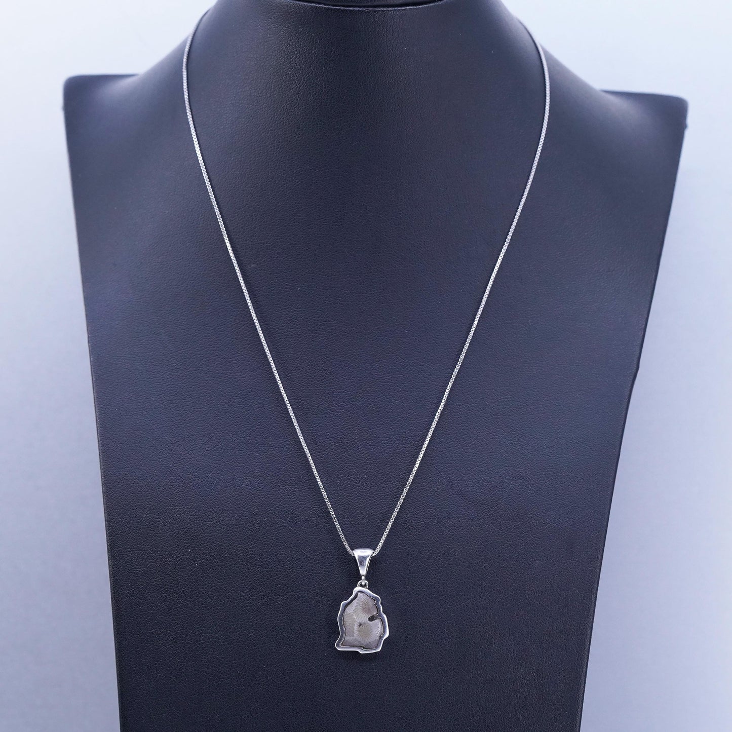 18”, Vinatge Sterling 925 silver handmade box necklace fossil coral pendant