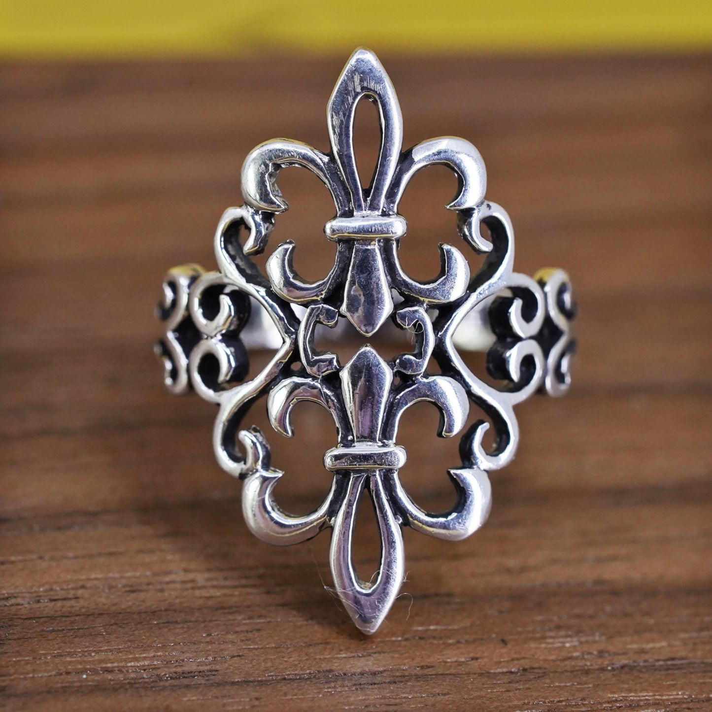 Size 7.5, vintage Sterling silver handmade ring, 925 French fleur-de-lis band