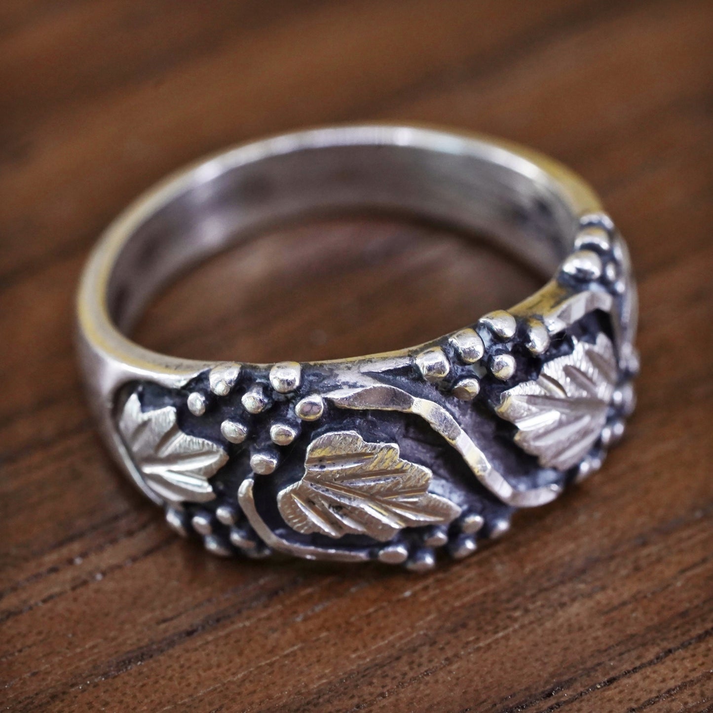 Size 6.5, Wheeler jewelry Sterling silver ring, 925 band with grape vine leaves