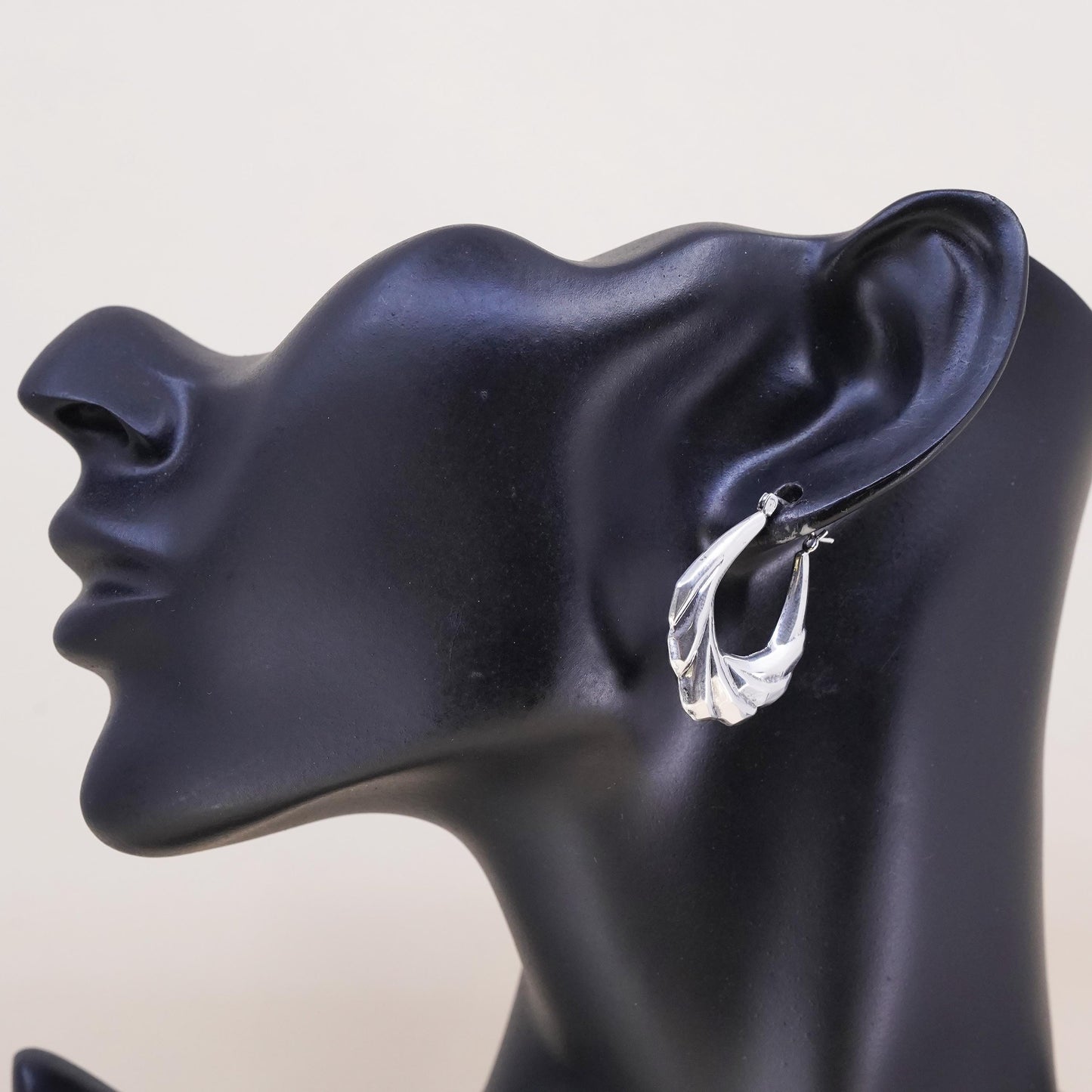 1", Vintage sterling silver loop single earring, fashion ribbed primitive hoop