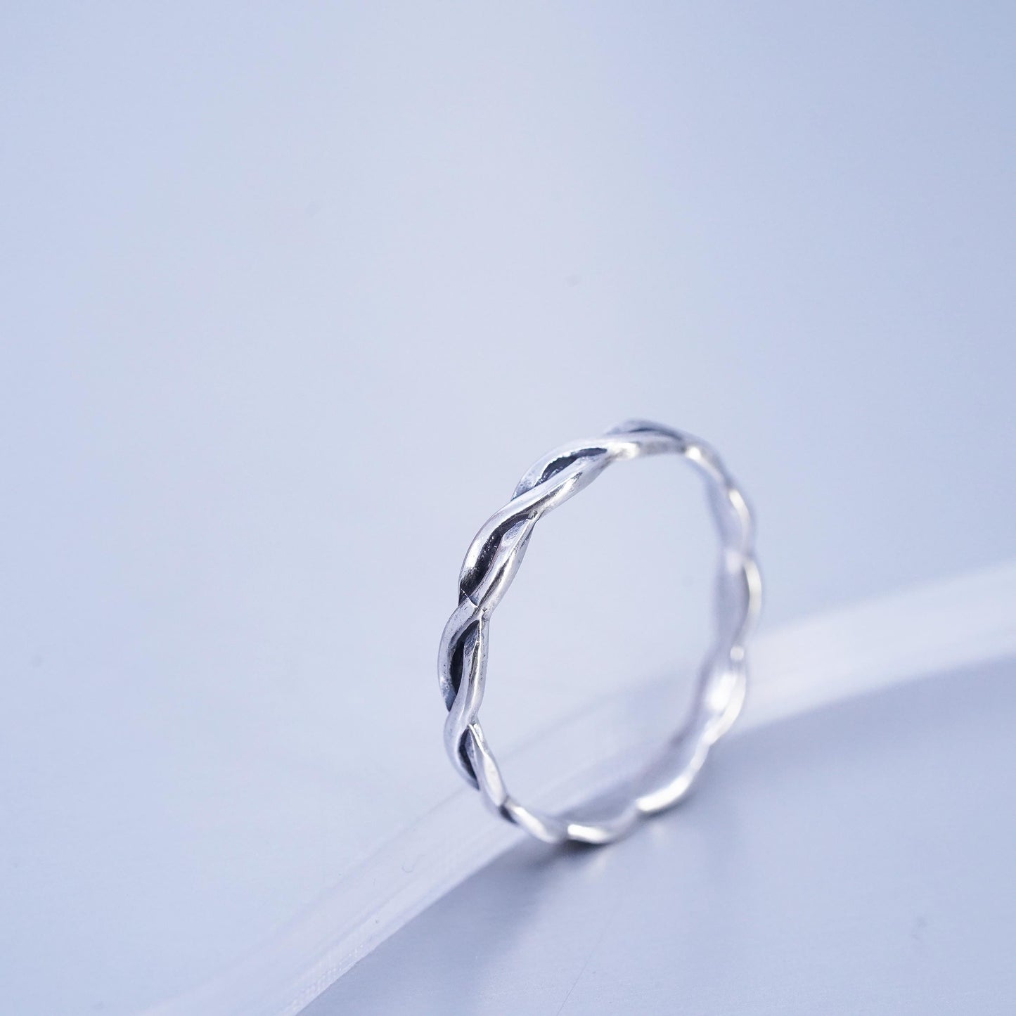 Size 6.25, vintage southwestern Sterling 925 silver statement ring, band cable